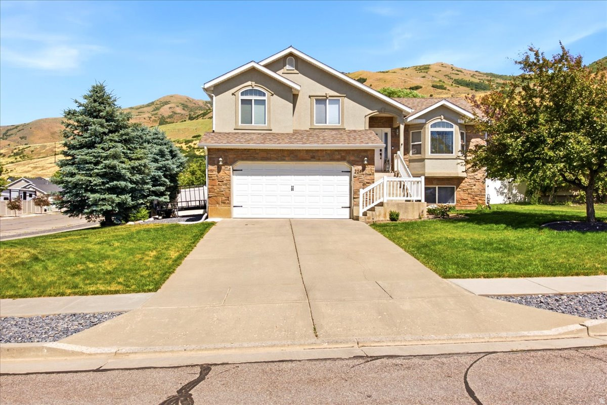 Great home located in a quiet cul-de-sac with Beautiful views on the East side of Perry! You'll enjoy the Spacious layout, with vaulted ceilings, updated paint, new LVP flooring, large master suite with walk-in closet. The Furnace, A/C, water heater, and water softener were replaced within the last 5 years. The yard is ready for you to come enjoy with it's stunning mountain views, it is fully fenced, has a great patio, and a garage/shop for extra storage or toys. All info given as a courtesy, buyer and buyers agent to verify all information.