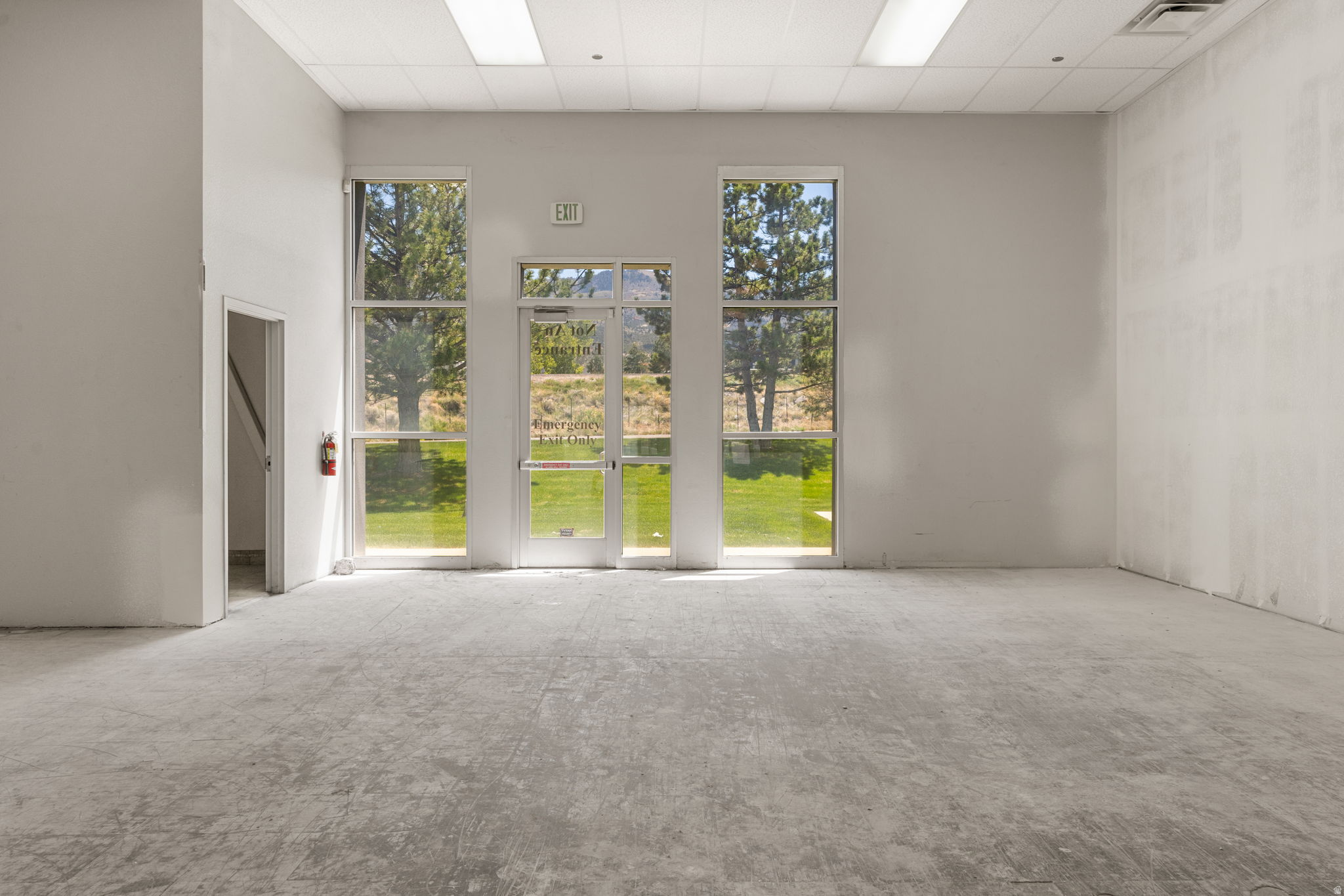 PIONEER PLAZA - Commercial Lease