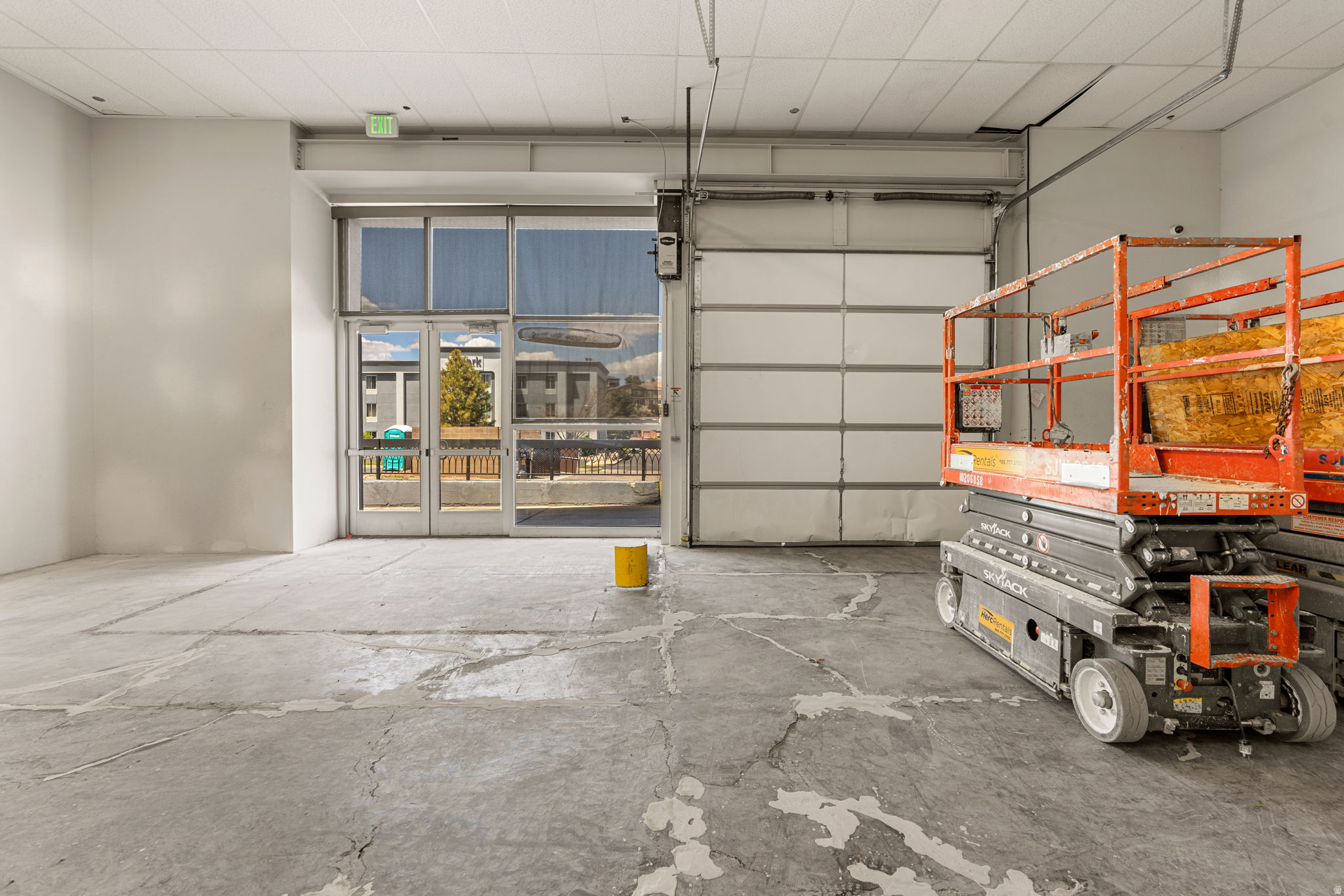 PIONEER PLAZA - Commercial Lease