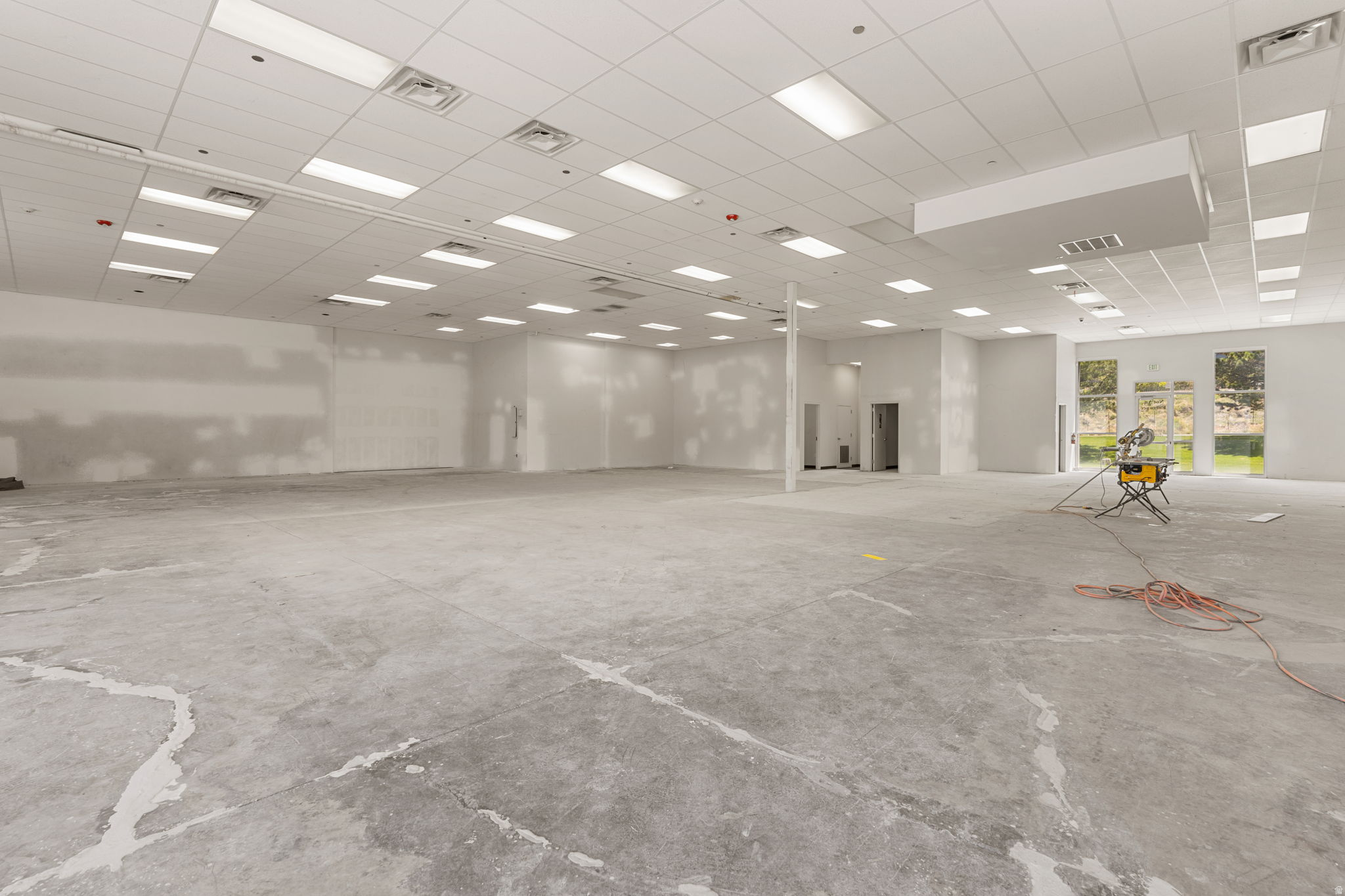 PIONEER PLAZA - Commercial Lease