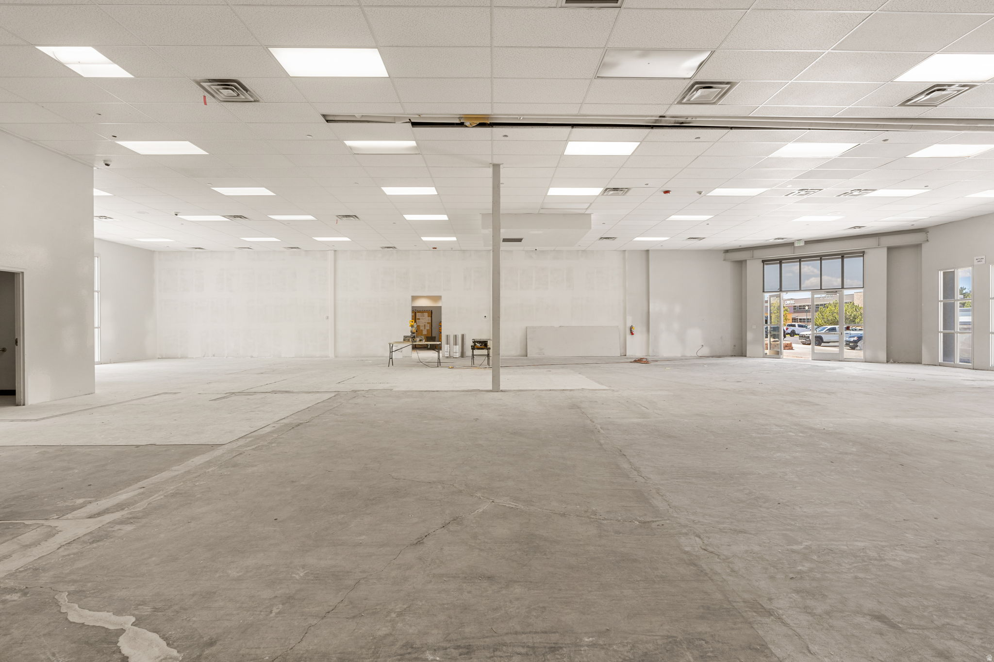 PIONEER PLAZA - Commercial Lease