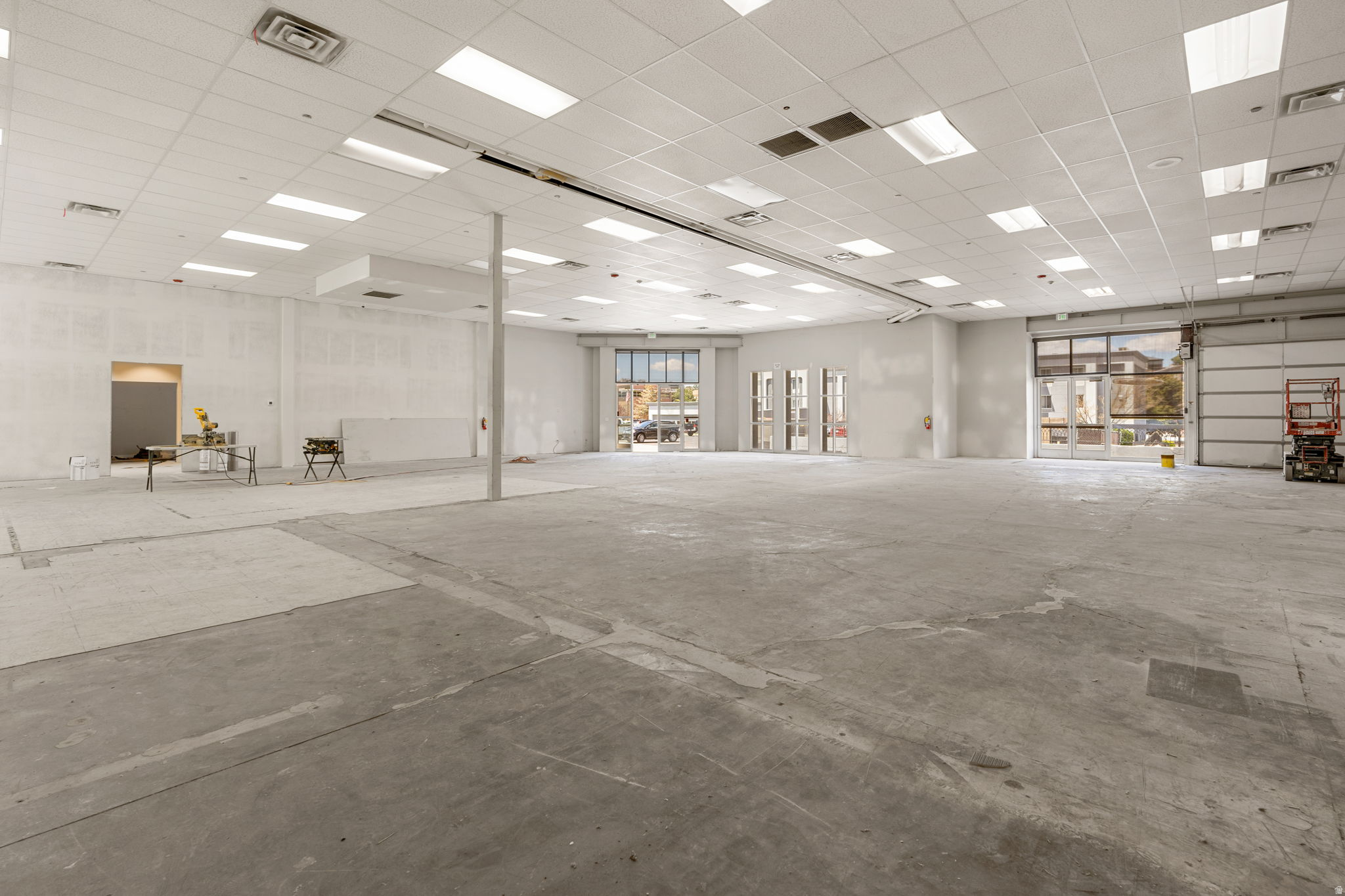 PIONEER PLAZA - Commercial Lease
