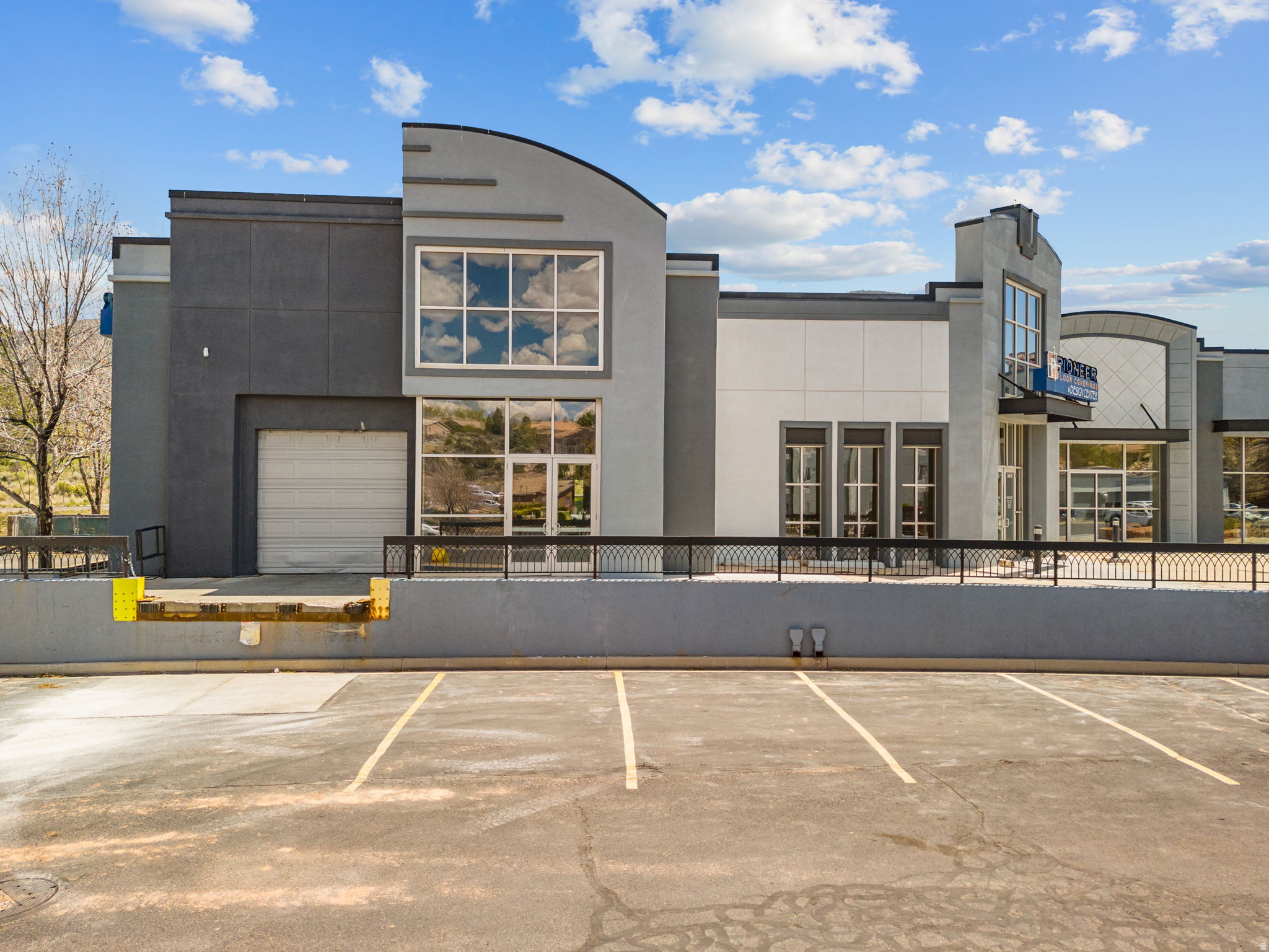 PIONEER PLAZA - Commercial Lease