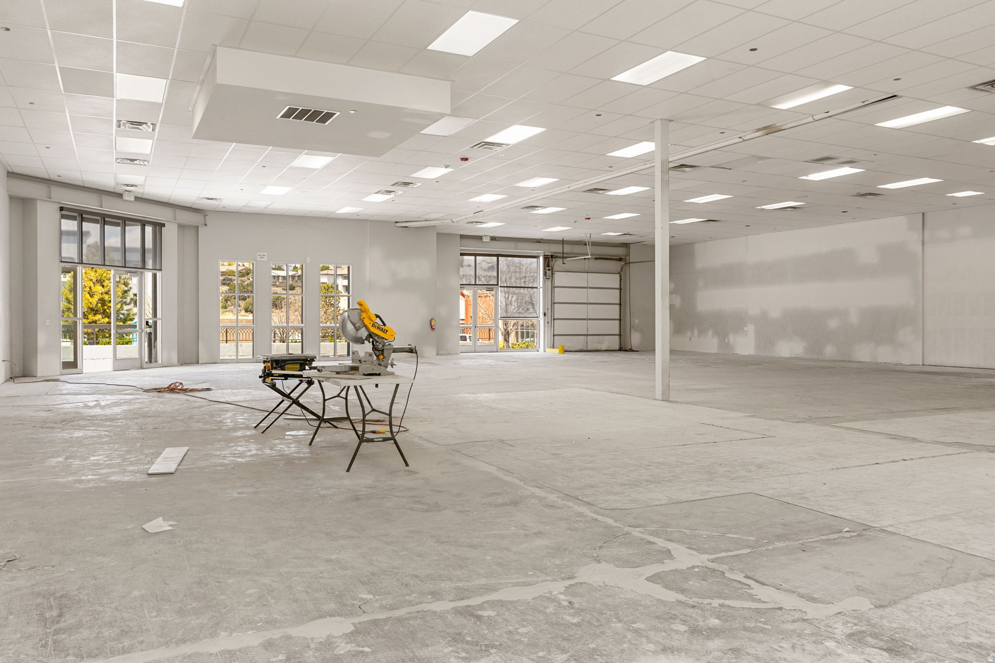 PIONEER PLAZA - Commercial Lease