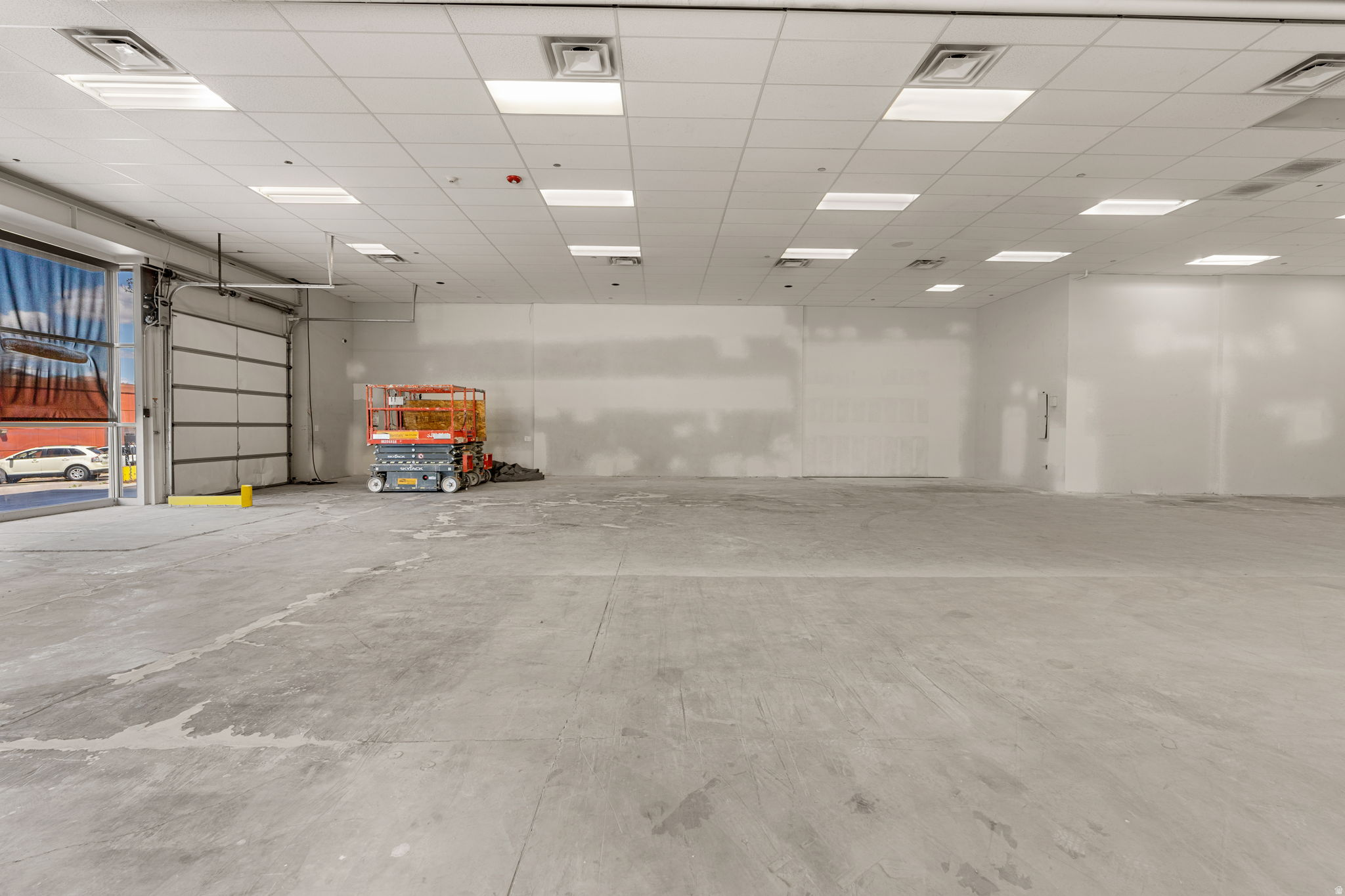 PIONEER PLAZA - Commercial Lease
