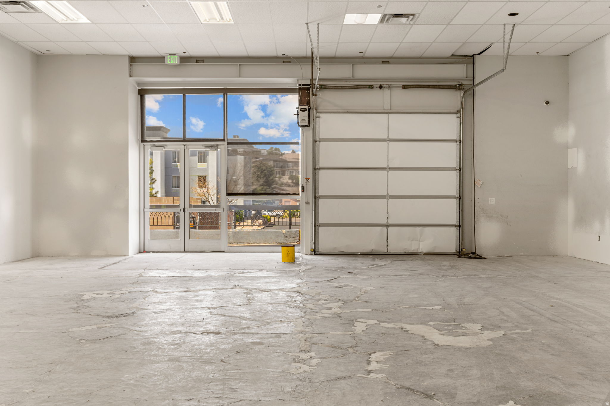PIONEER PLAZA - Commercial Lease