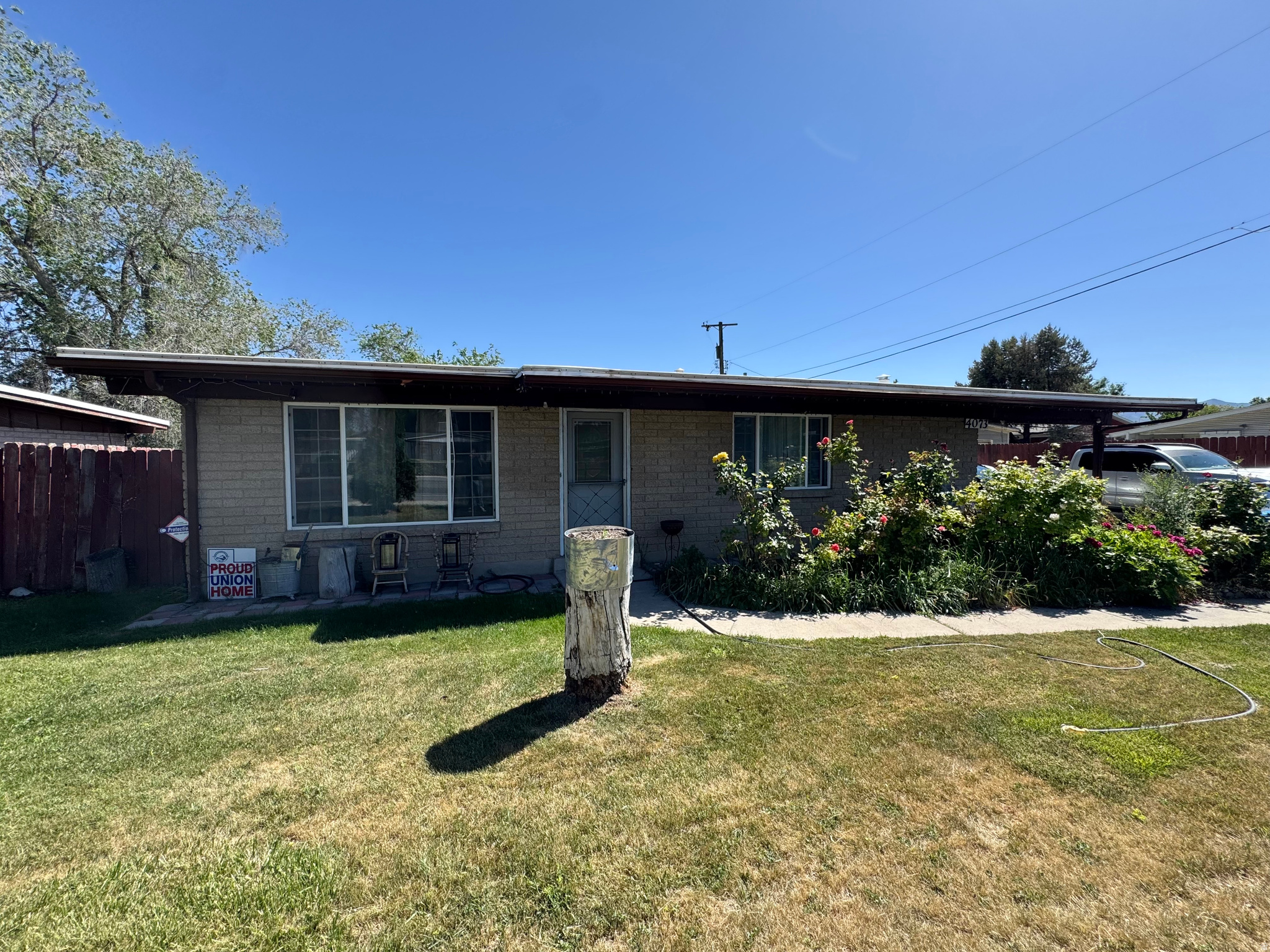Great starter home featuring 3 bedrooms, 2.5 bathrooms, and a mother-in-law apartment. Enjoy a spacious back patio perfect for entertaining. Square footage figures are provided as a courtesy estimate only and were obtained from county records. Buyer is advised to obtain an independent measurement.