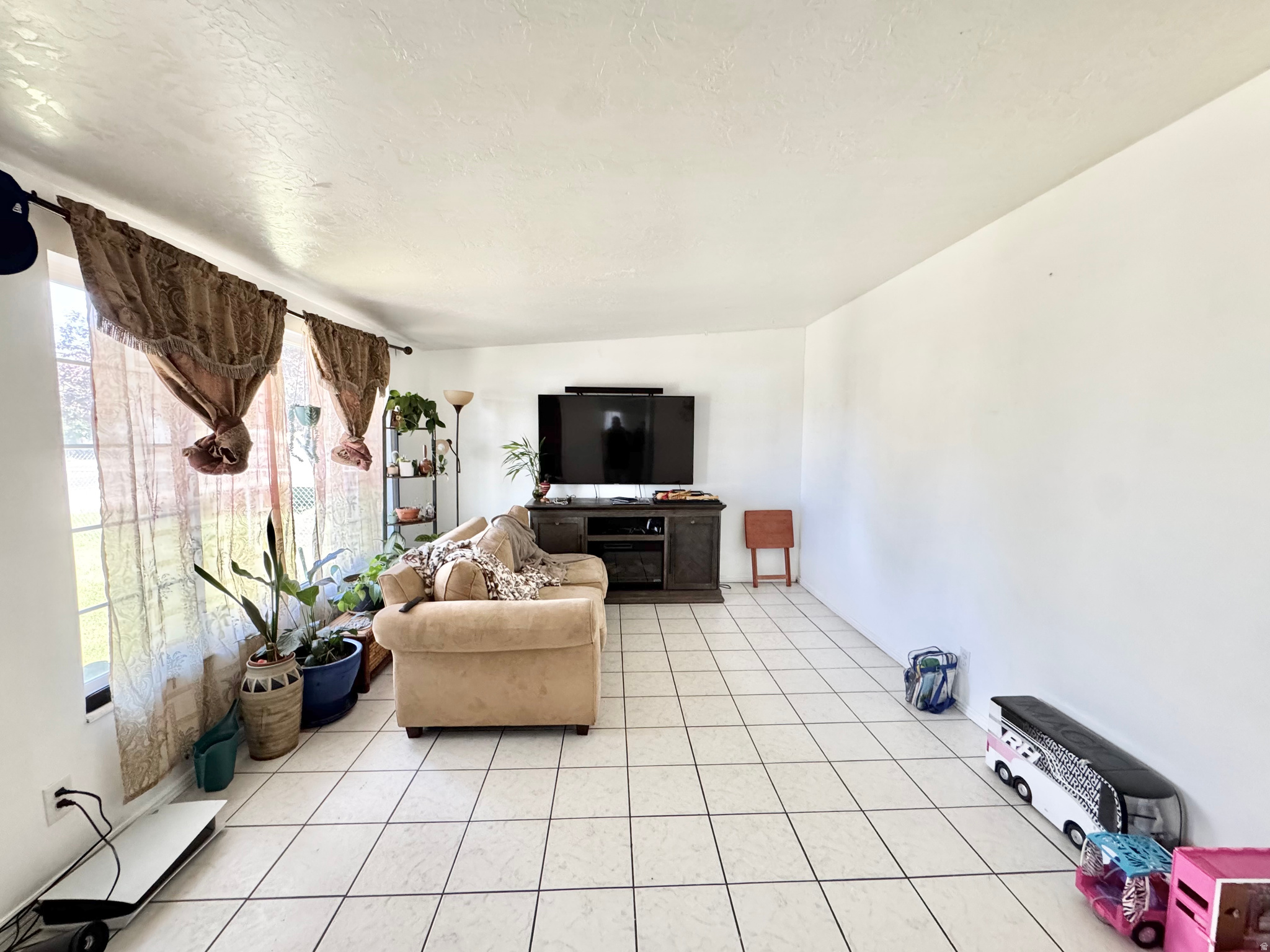 LYNWOOD ACRES - Residential