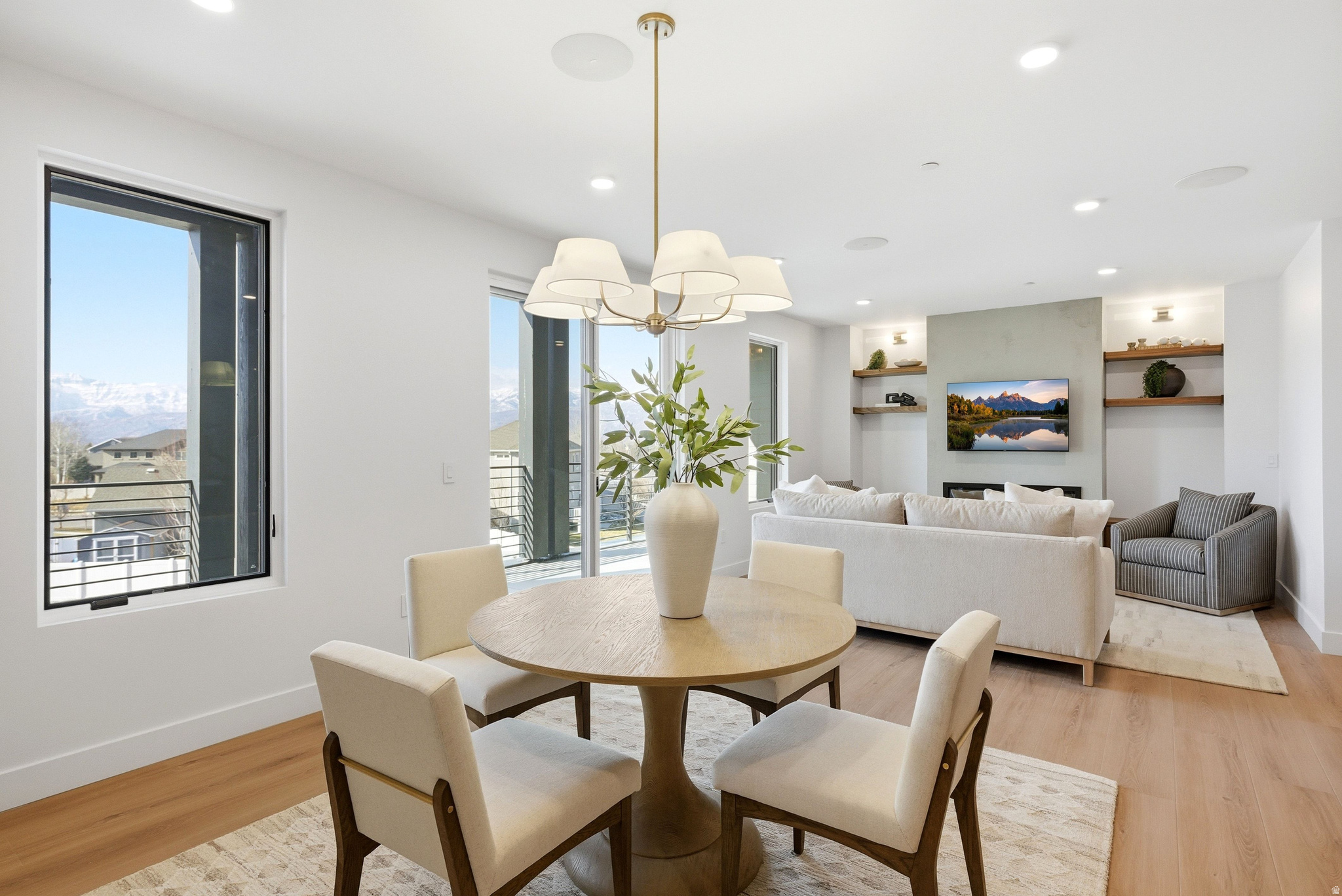 MOUNTAIN VIEW COMMON - Residential