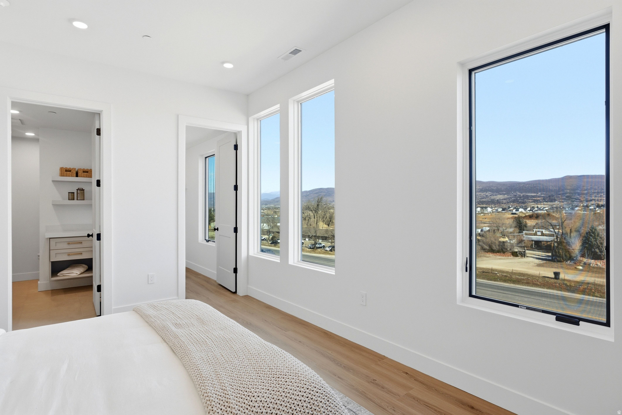 MOUNTAIN VIEW COMMON - Residential