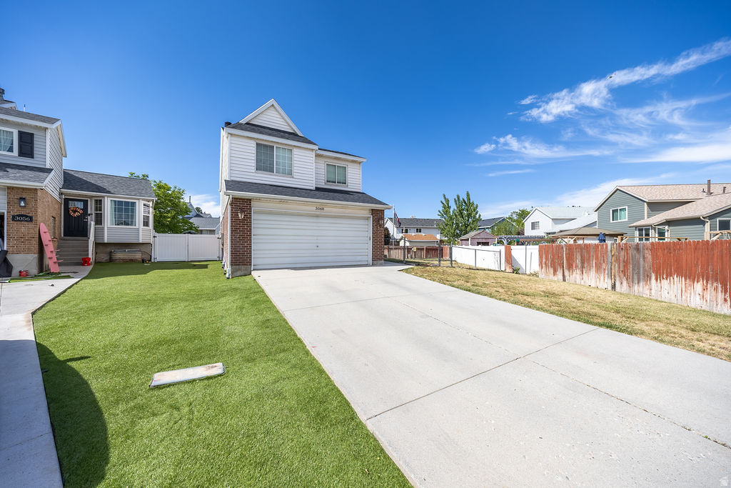 Come and see this cute home. Super open floorplan. 5 bedrooms. Tons of natural lighting throughout the home. Kitchen has great cabniet space. NEW ROOF! Cul-de-sac. Great location, near freeway, schools, shopping.