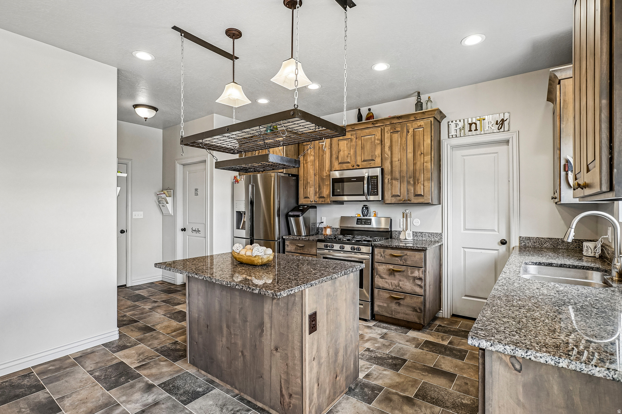 HOLLOW ESTATES - Residential