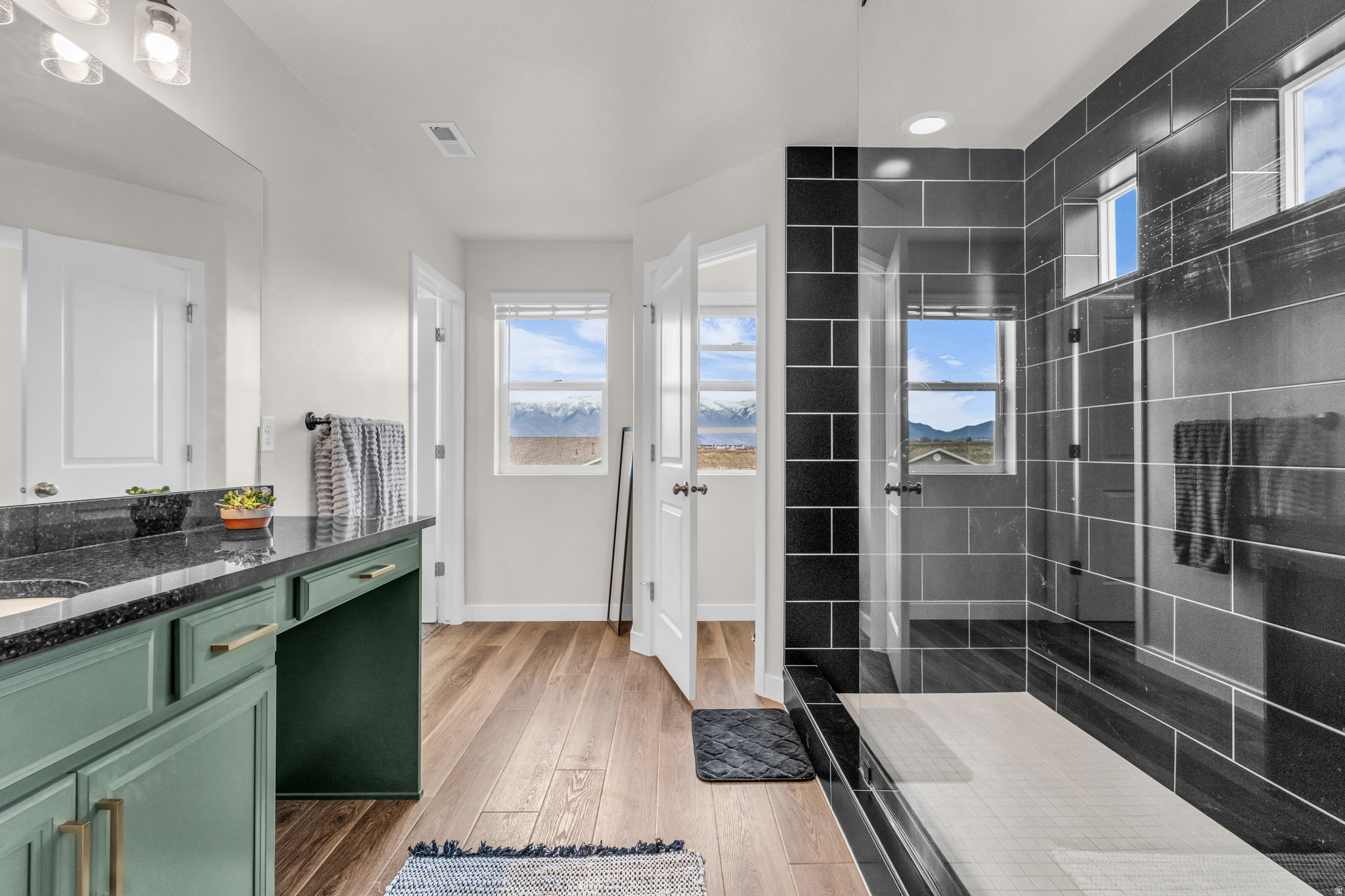 CREEKSIDE AT SHORELINE - Residential