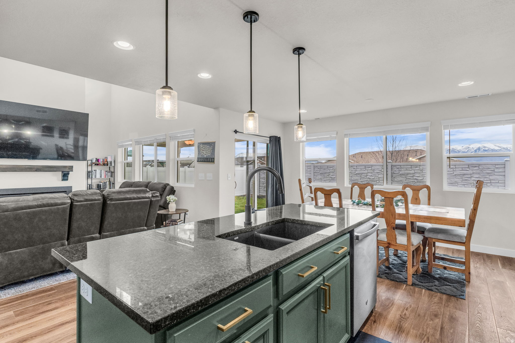 CREEKSIDE AT SHORELINE - Residential