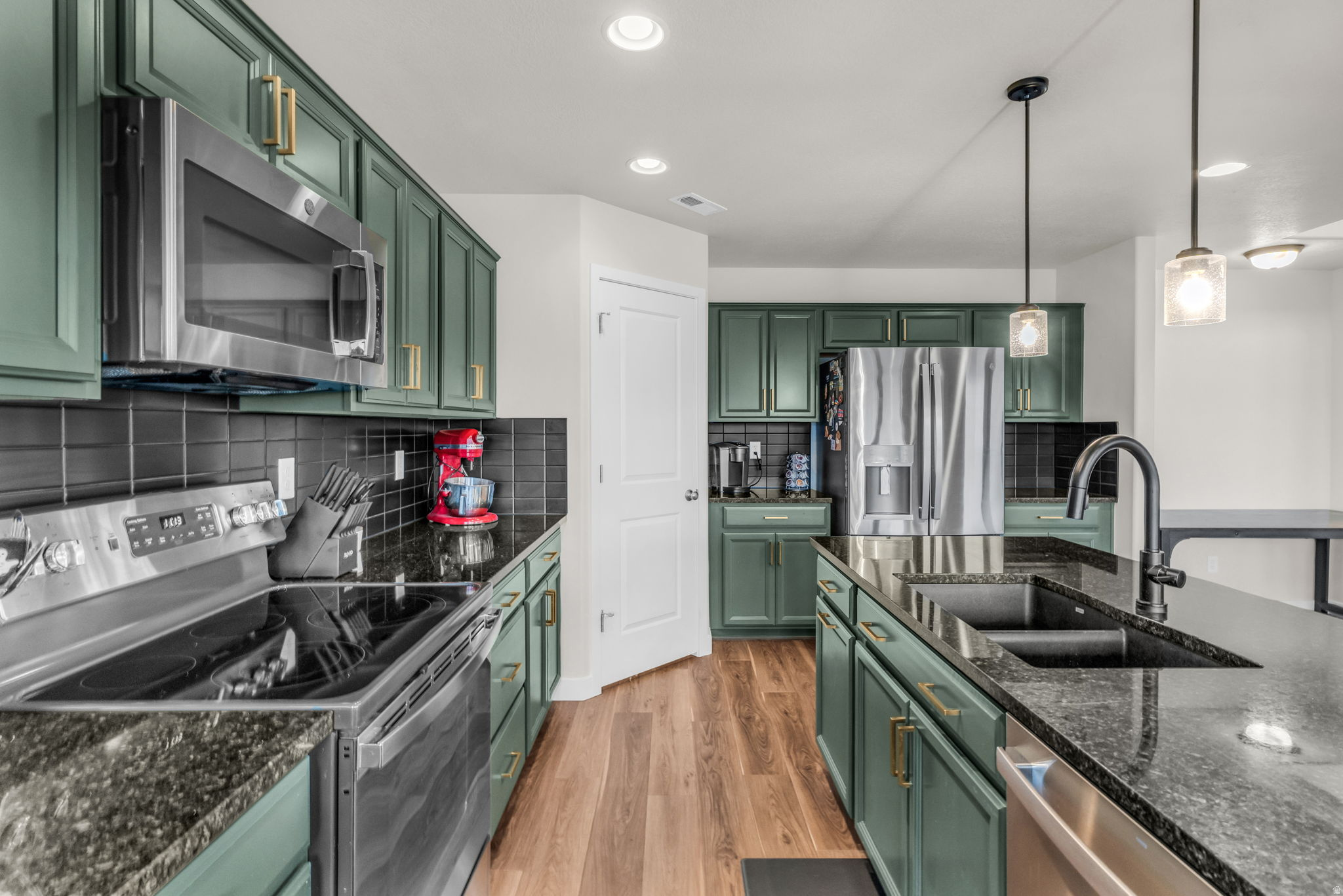 CREEKSIDE AT SHORELINE - Residential