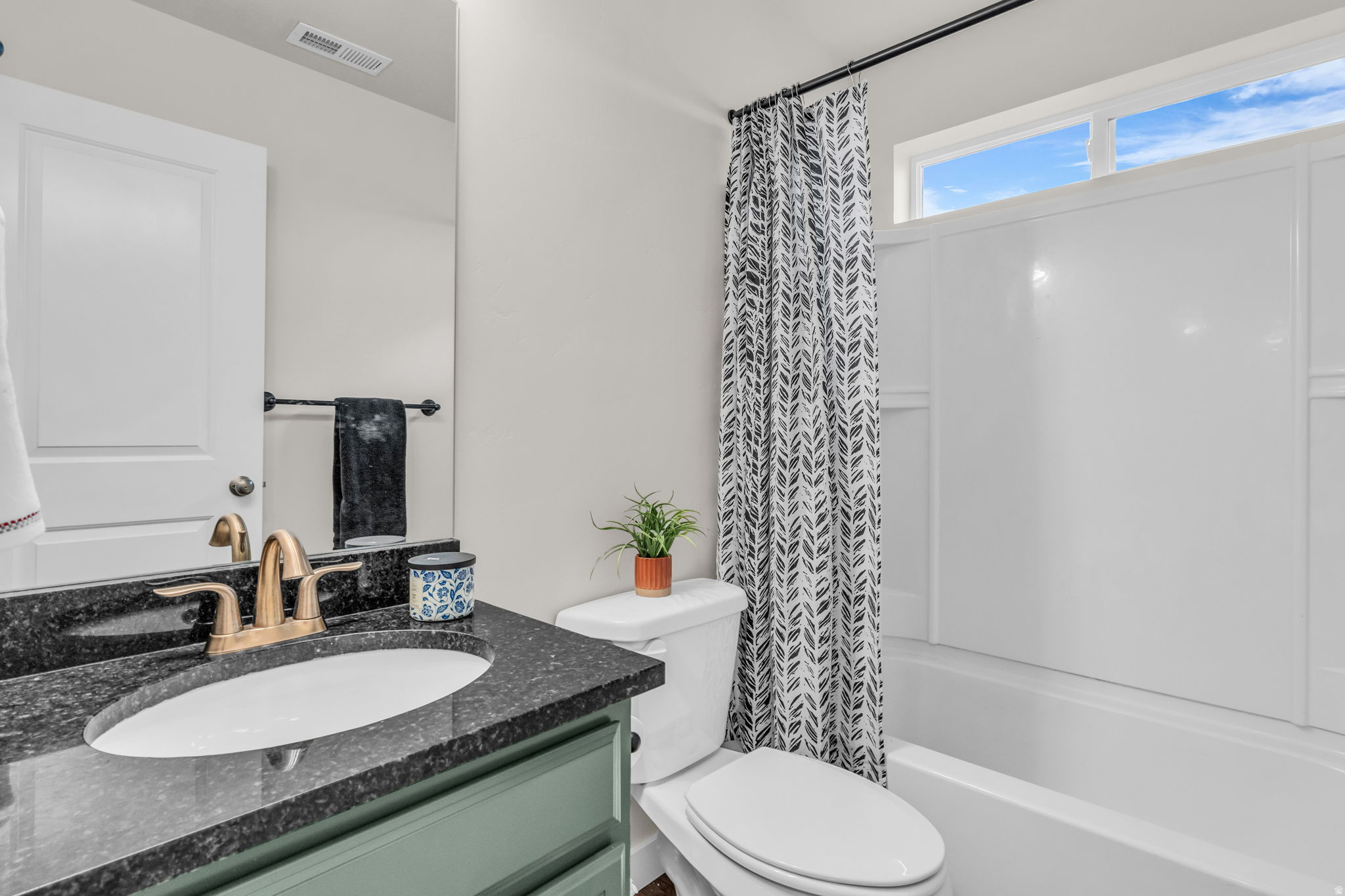 CREEKSIDE AT SHORELINE - Residential
