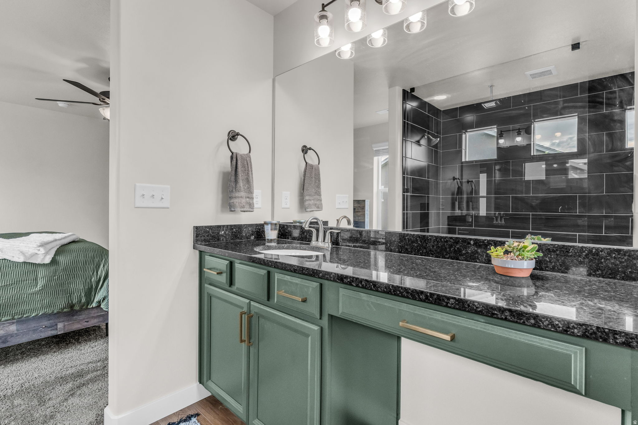 CREEKSIDE AT SHORELINE - Residential