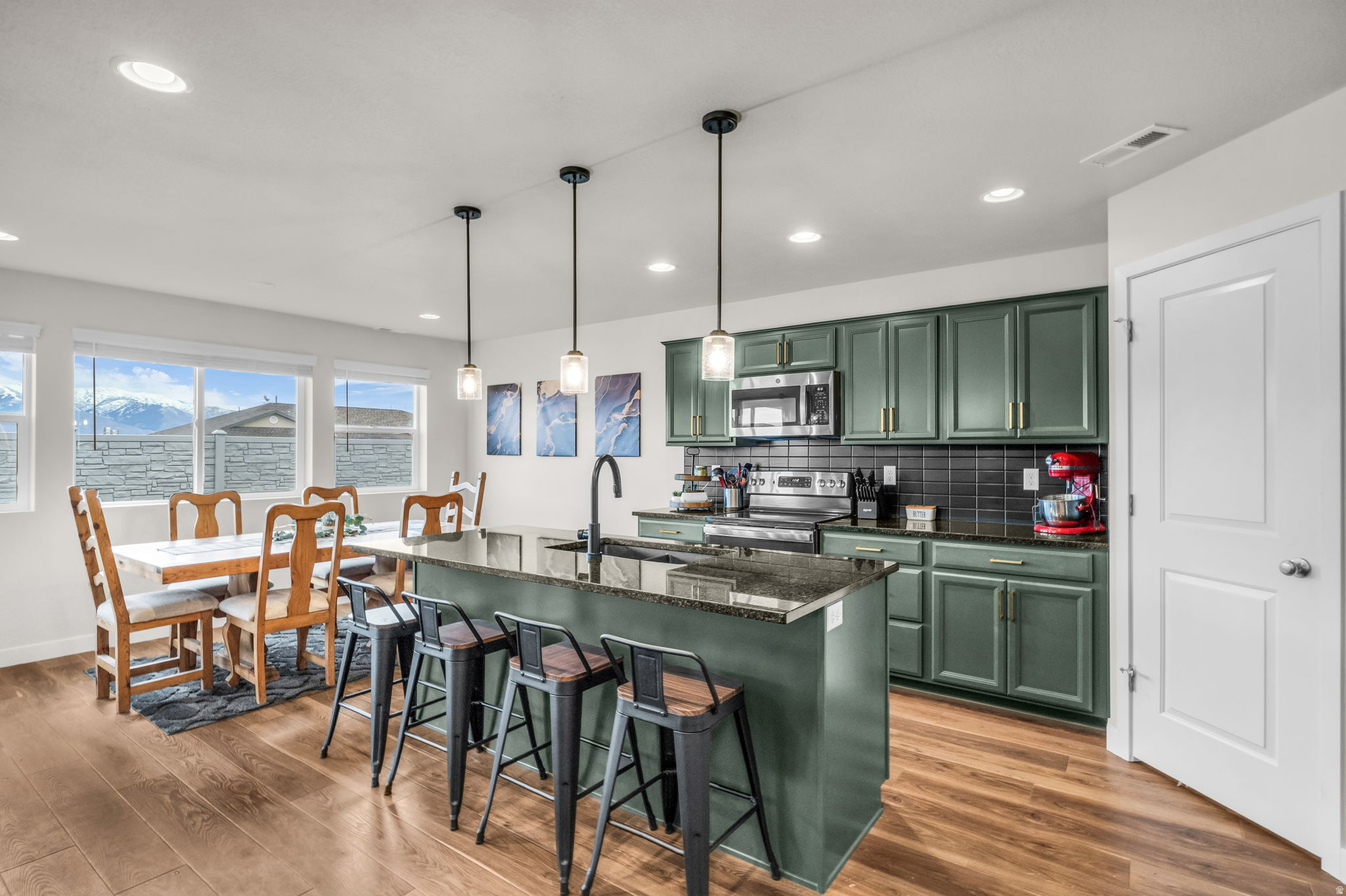 CREEKSIDE AT SHORELINE - Residential