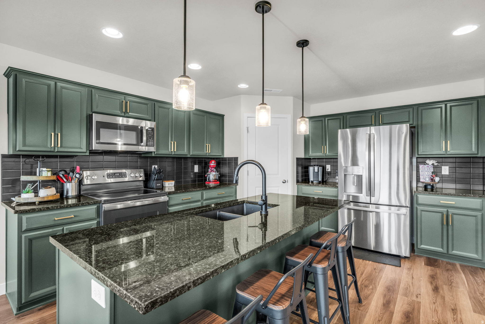 CREEKSIDE AT SHORELINE - Residential