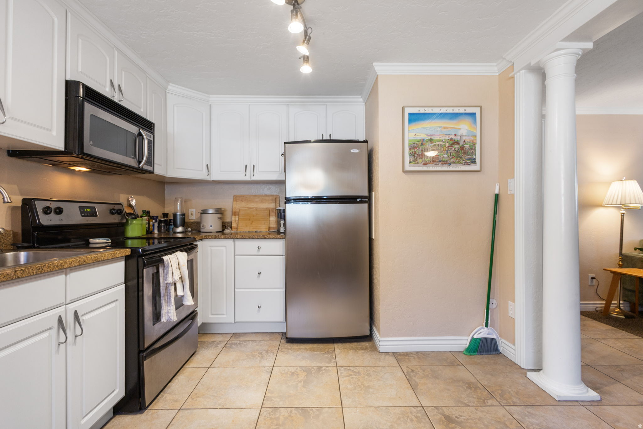WHITE LANE CONDO - Residential