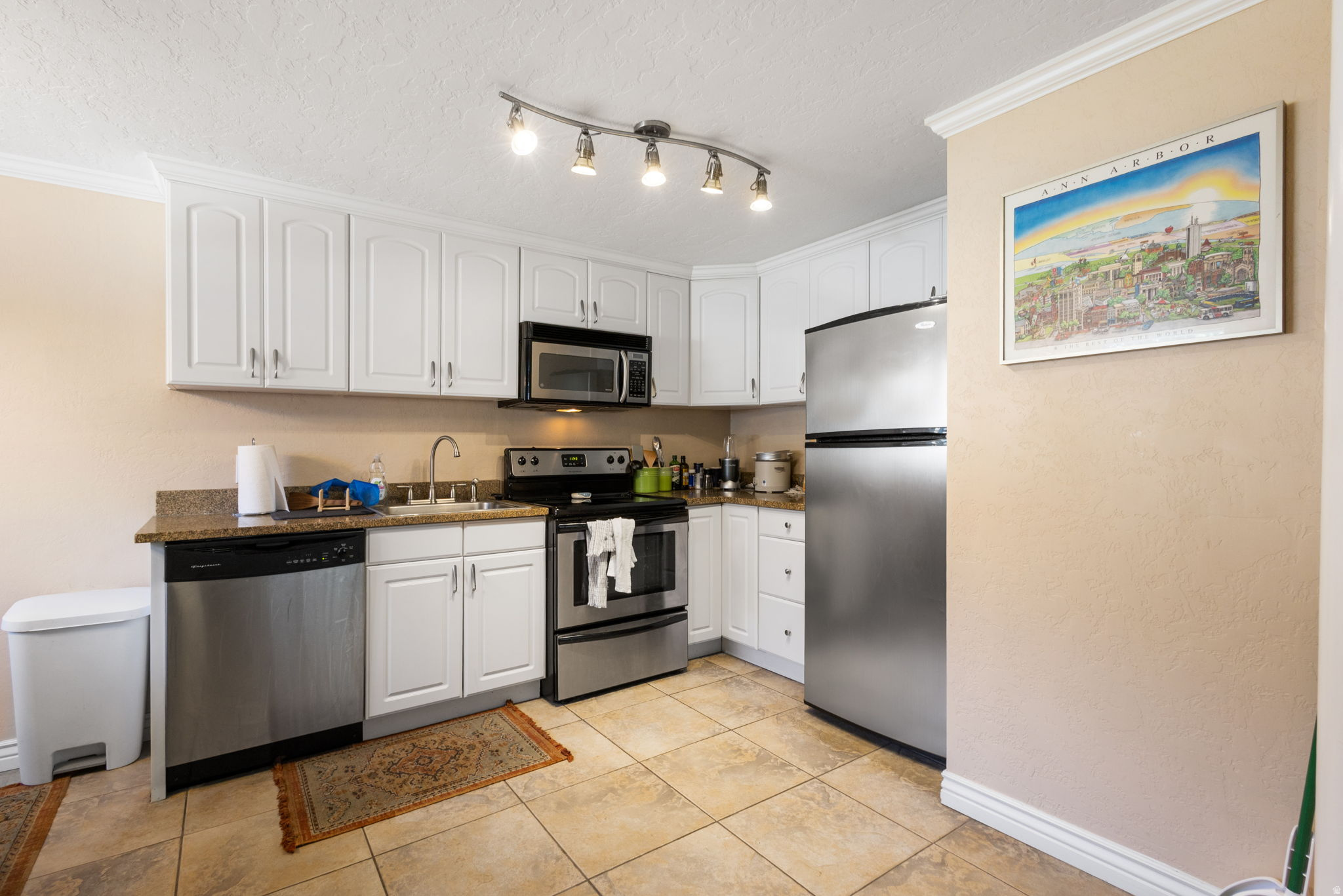 WHITE LANE CONDO - Residential