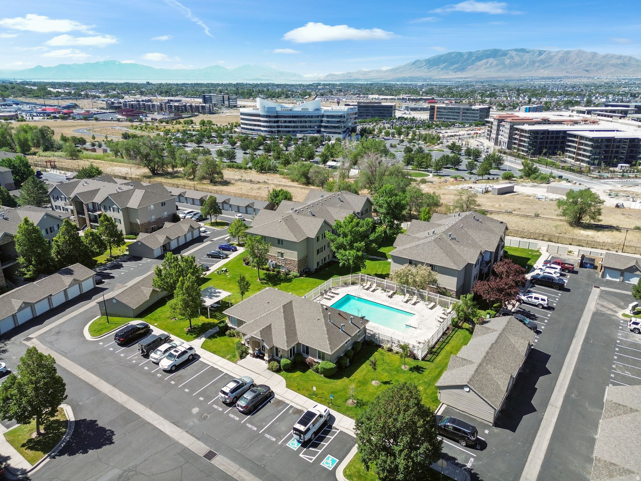 WESTBURY - Residential