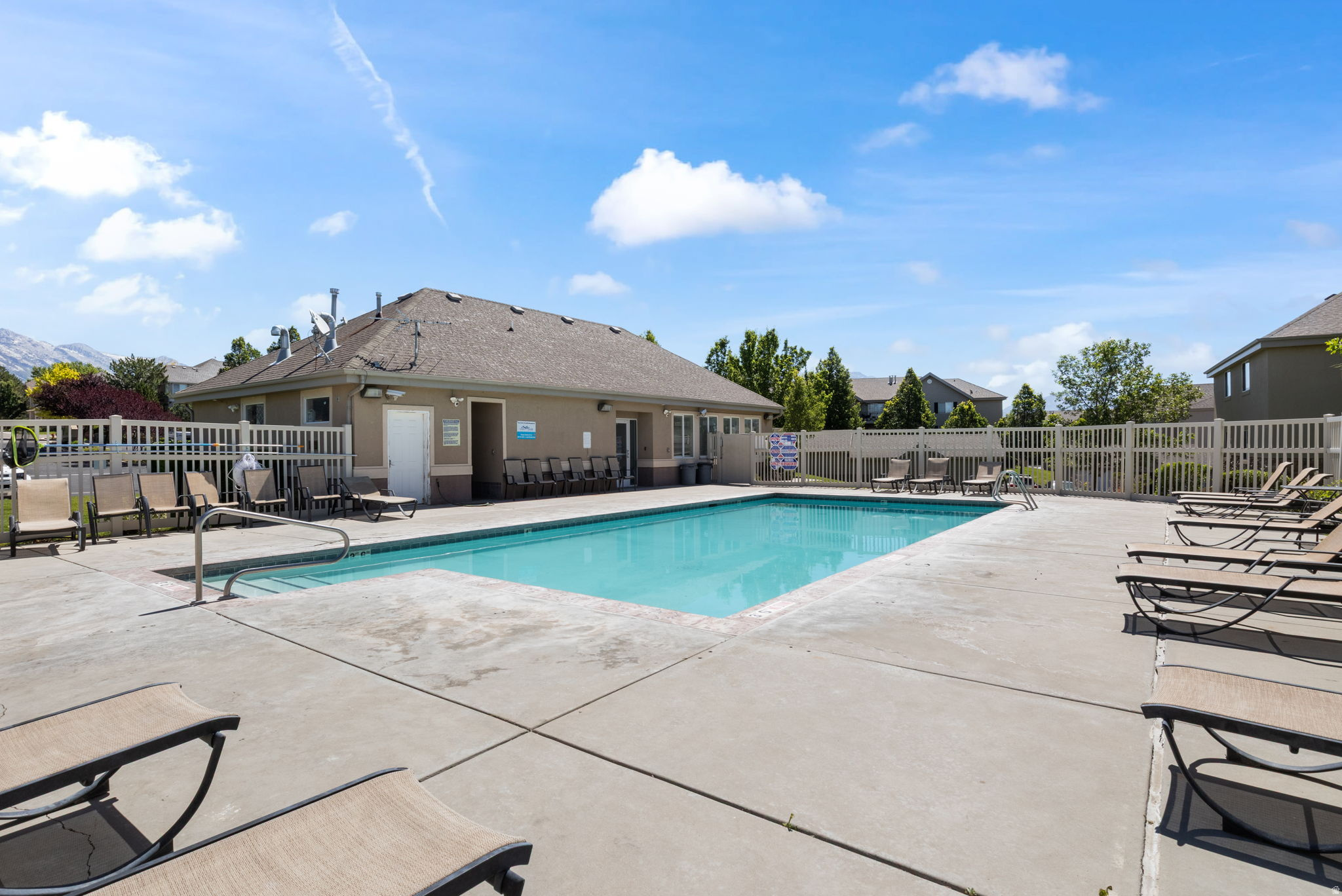 WESTBURY - Residential
