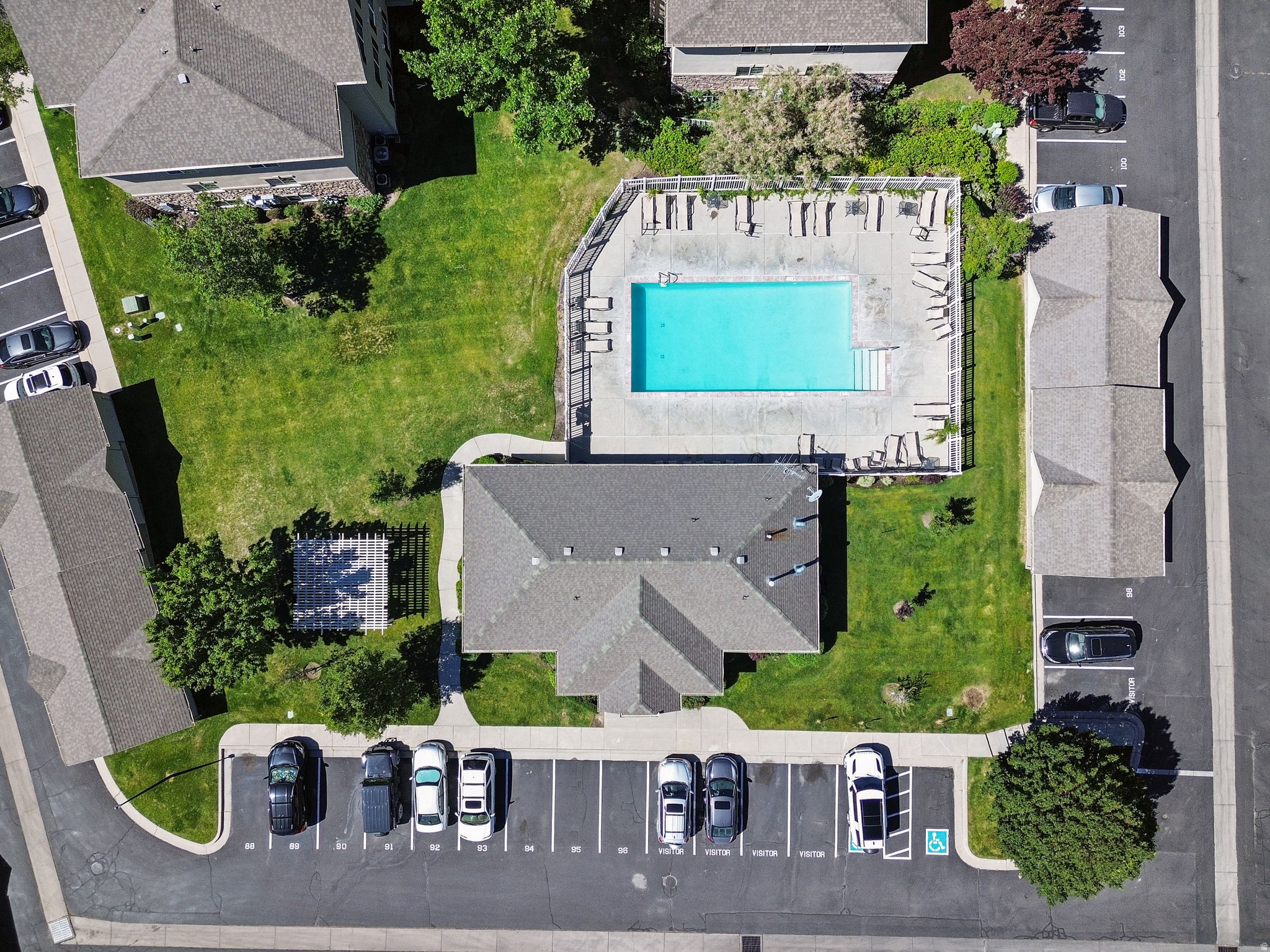 WESTBURY - Residential