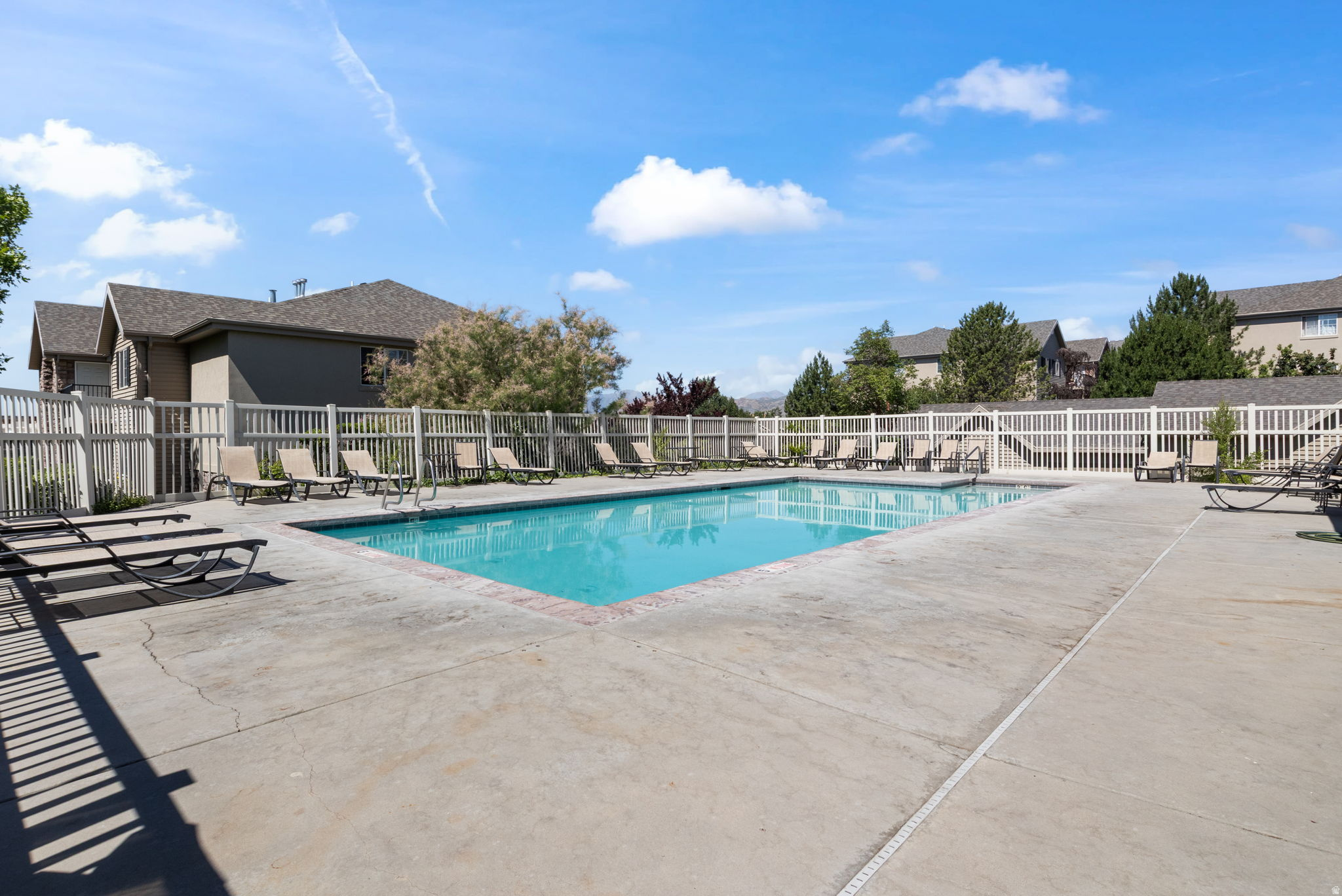 WESTBURY - Residential