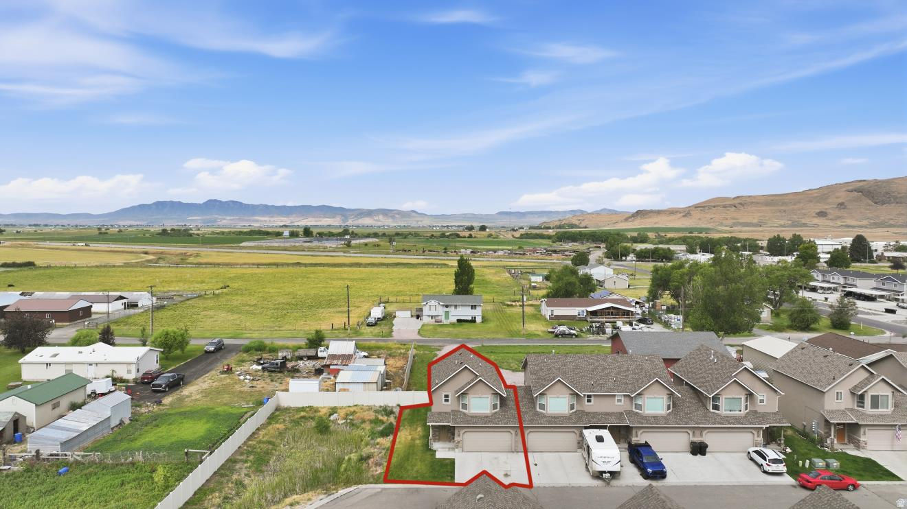 COUNTRY MEADOWS - Residential