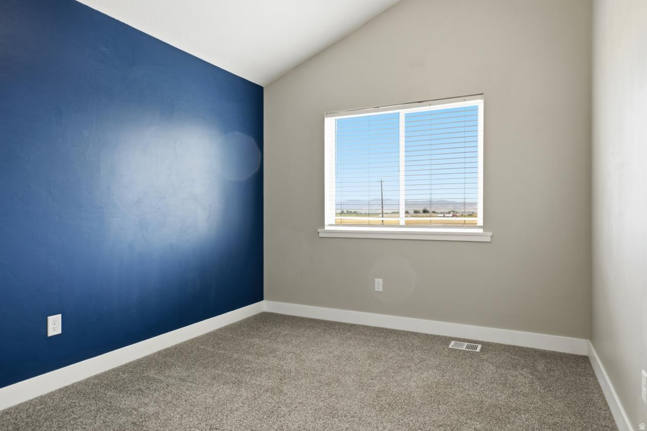 COUNTRY MEADOWS - Residential