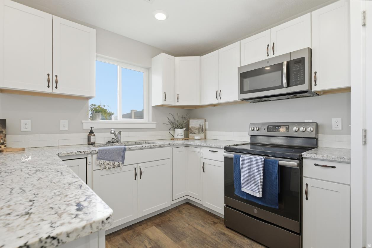 COUNTRY MEADOWS - Residential