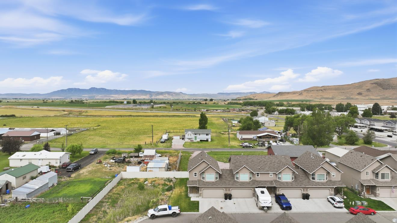COUNTRY MEADOWS - Residential