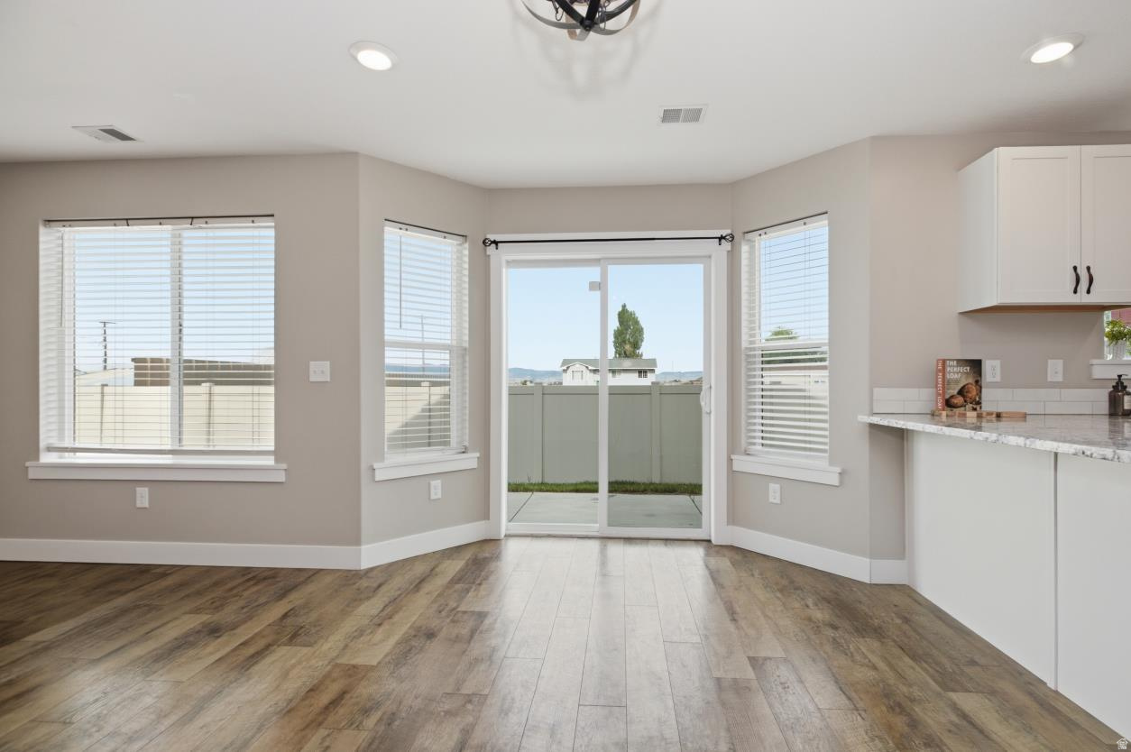 COUNTRY MEADOWS - Residential