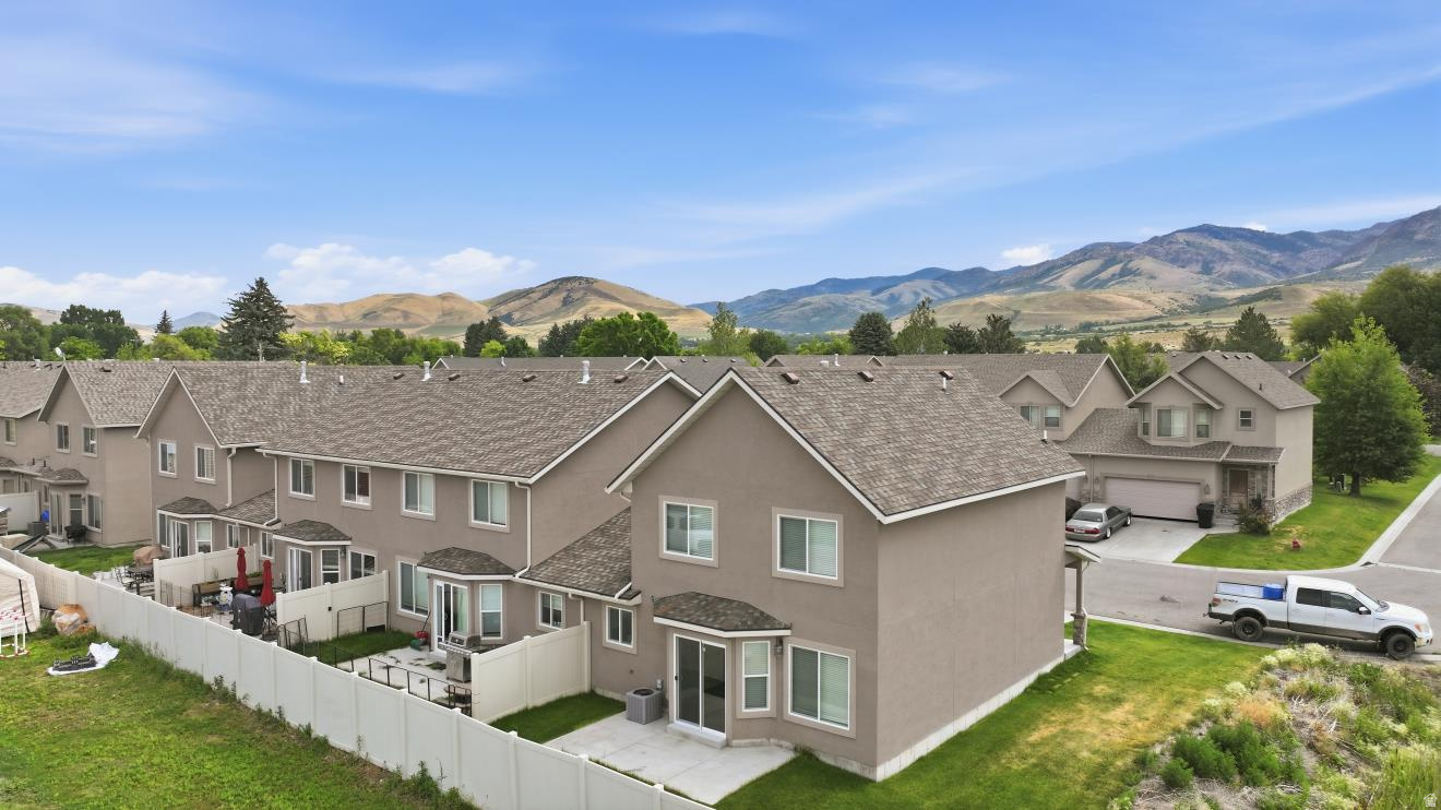 COUNTRY MEADOWS - Residential