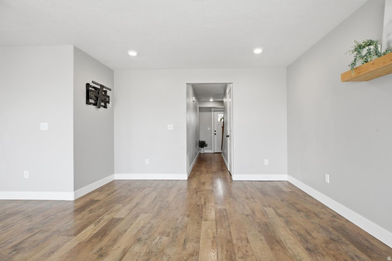 COUNTRY MEADOWS - Residential