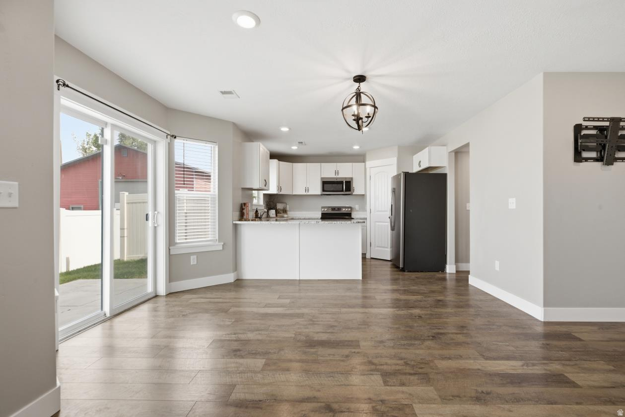 COUNTRY MEADOWS - Residential