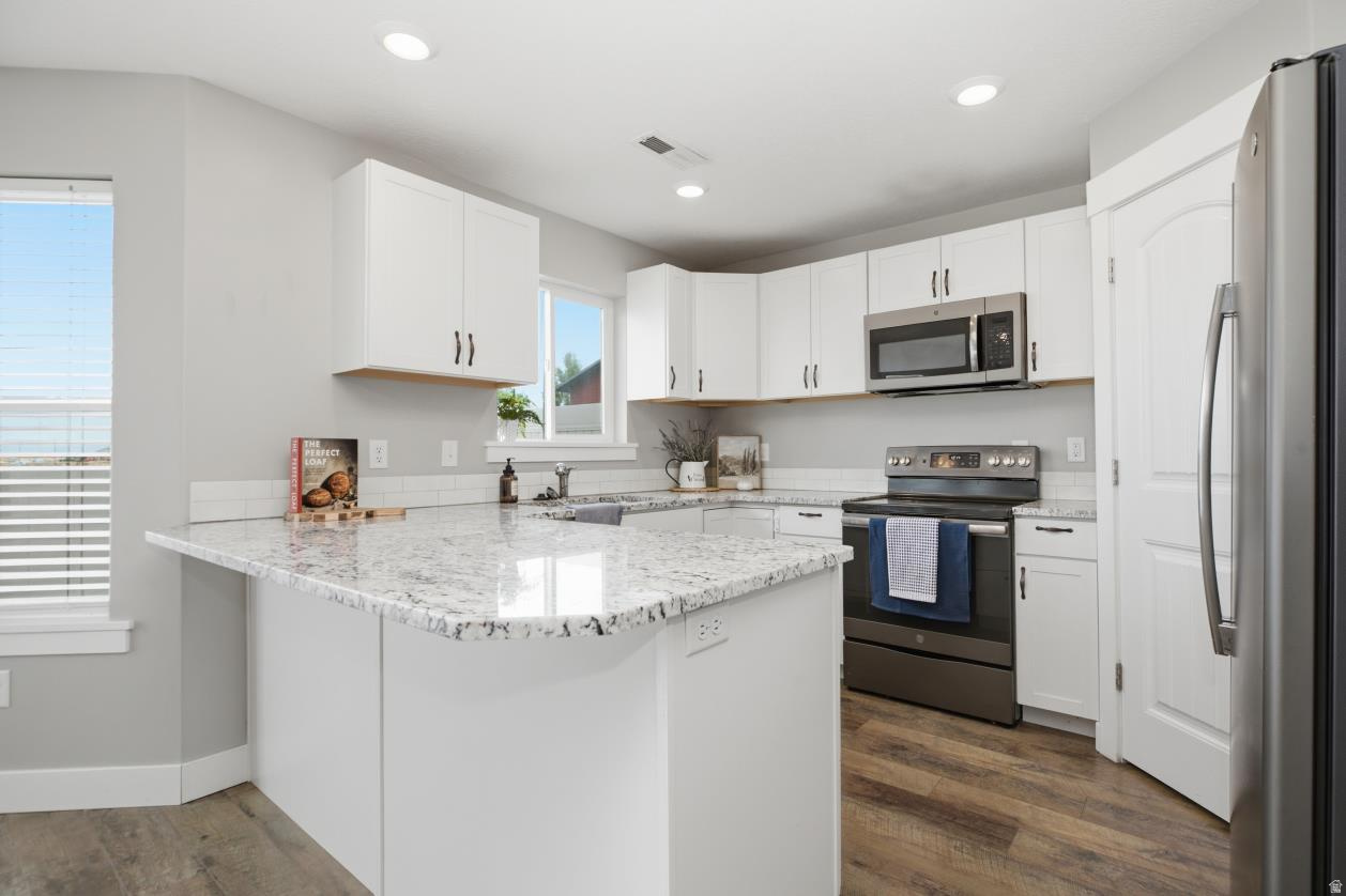 COUNTRY MEADOWS - Residential