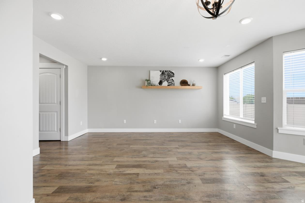 COUNTRY MEADOWS - Residential