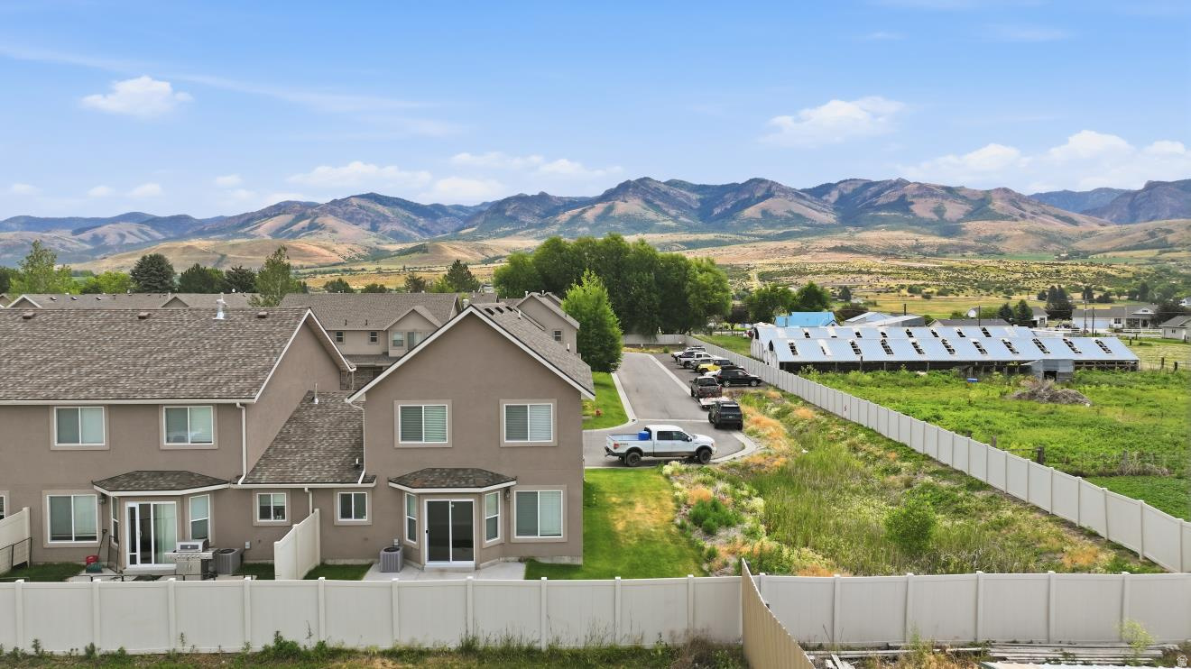 COUNTRY MEADOWS - Residential