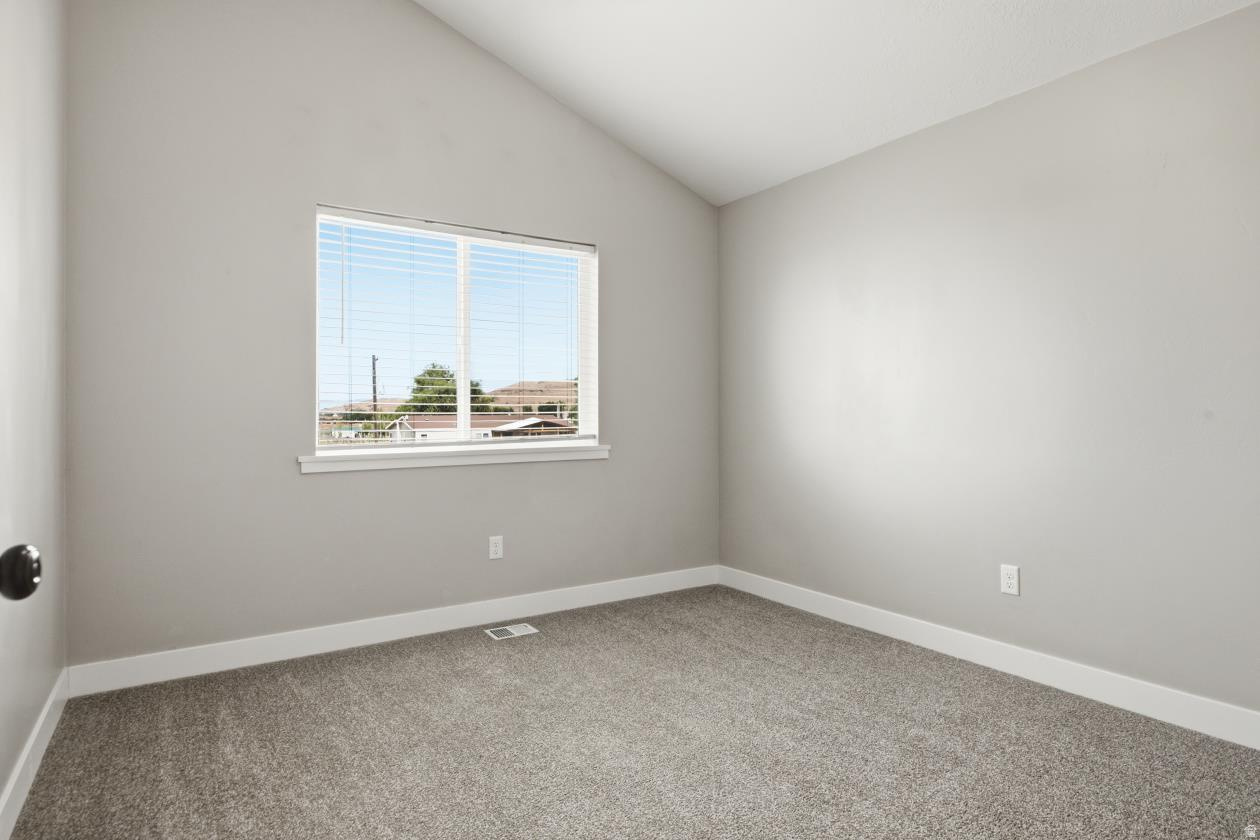 COUNTRY MEADOWS - Residential