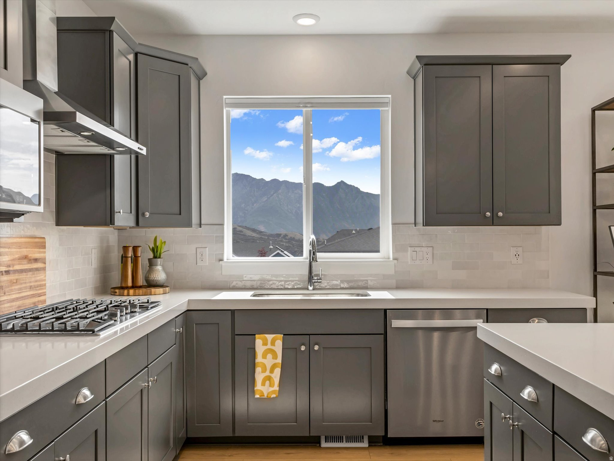 SUNCREST/EDELWEISS - Residential