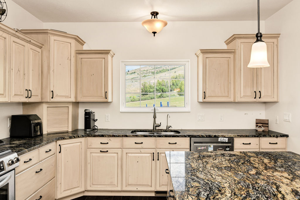 MAPLE LEAF ESTATES - Residential