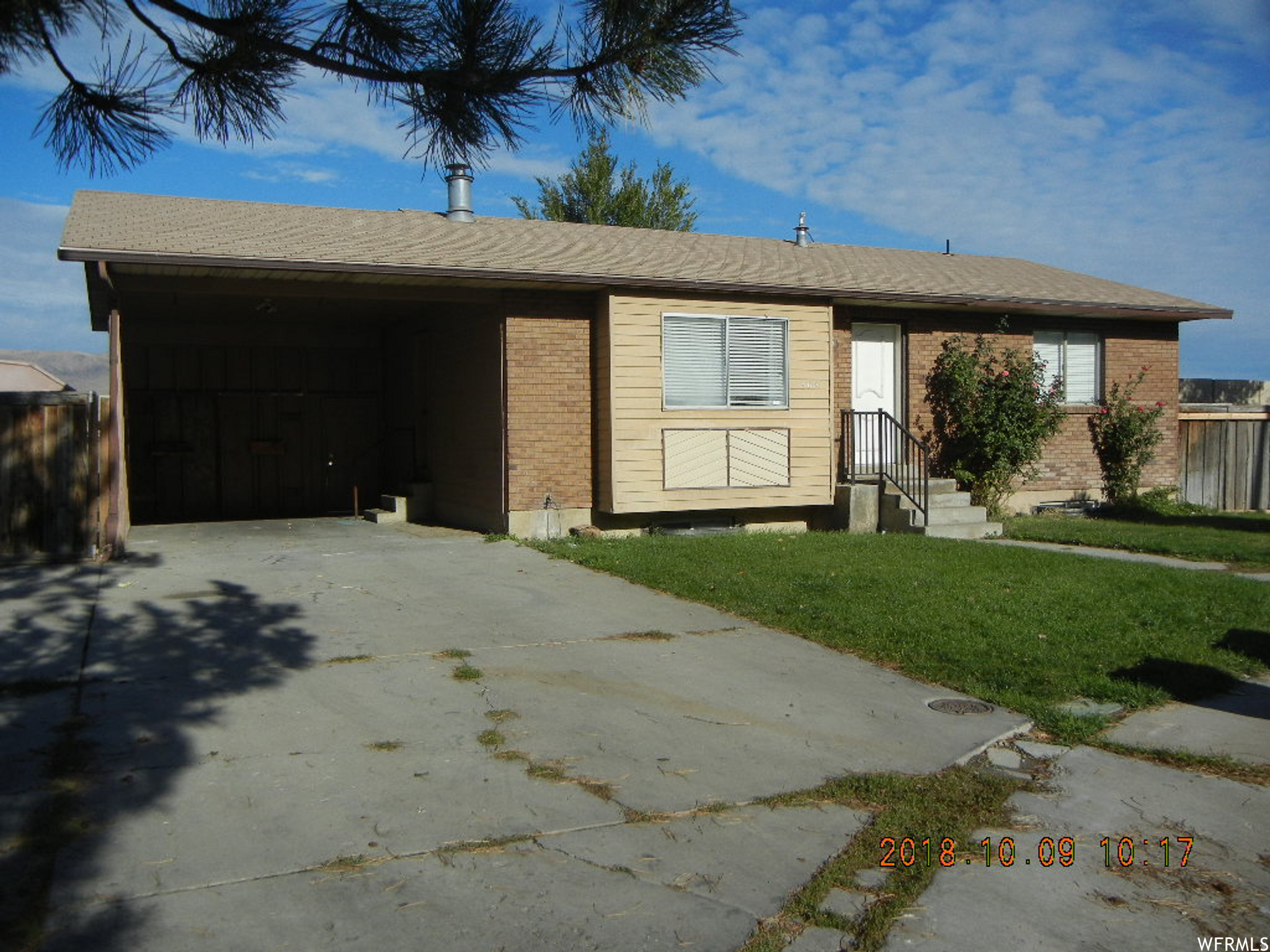 Nice solid home in a cul-de-sac close to Mt Nebo Jr High. Fully finished, Some updating needed, fenced yard with auto sprinklers, fireplace, covered parking. Spacious rooms, main floor laundry, great storage. All figures per county records. Square footage figures are provided as a courtesy estimate only and were obtained from tax records Buyer is advised to obtain an independent measurement.