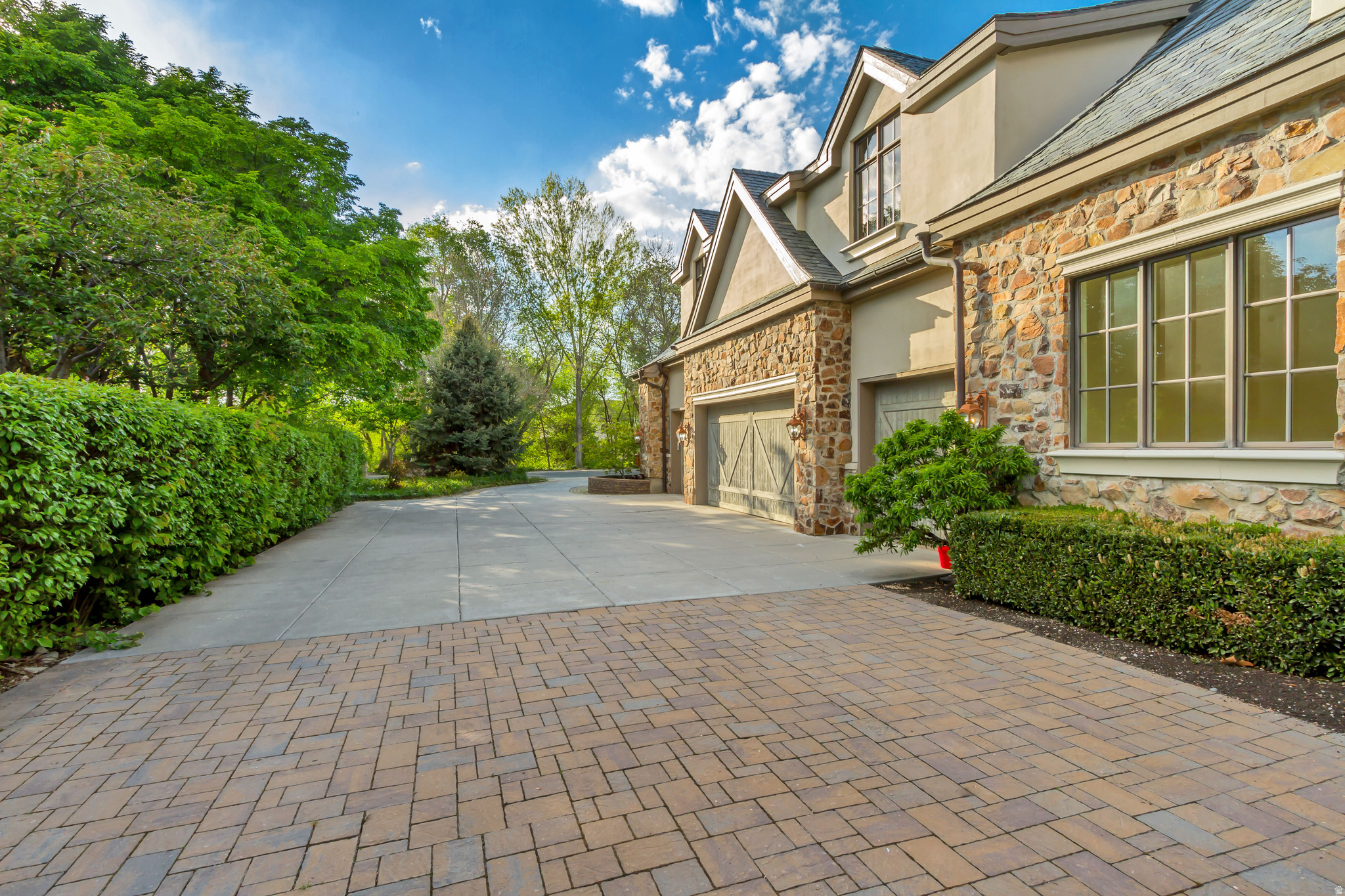 STONE GATE - Residential