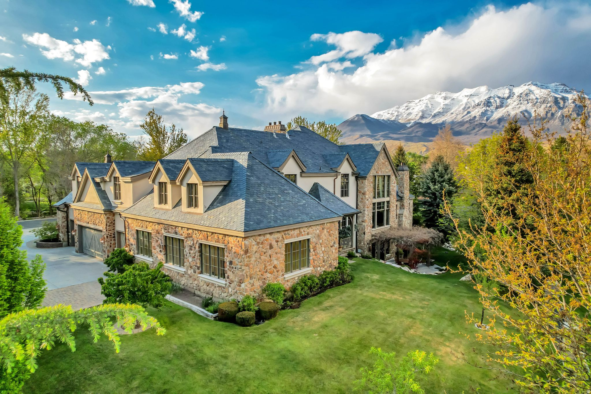 STONE GATE - Residential