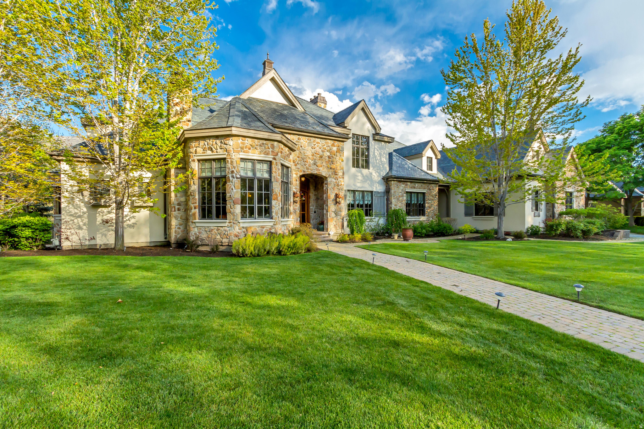 STONE GATE - Residential