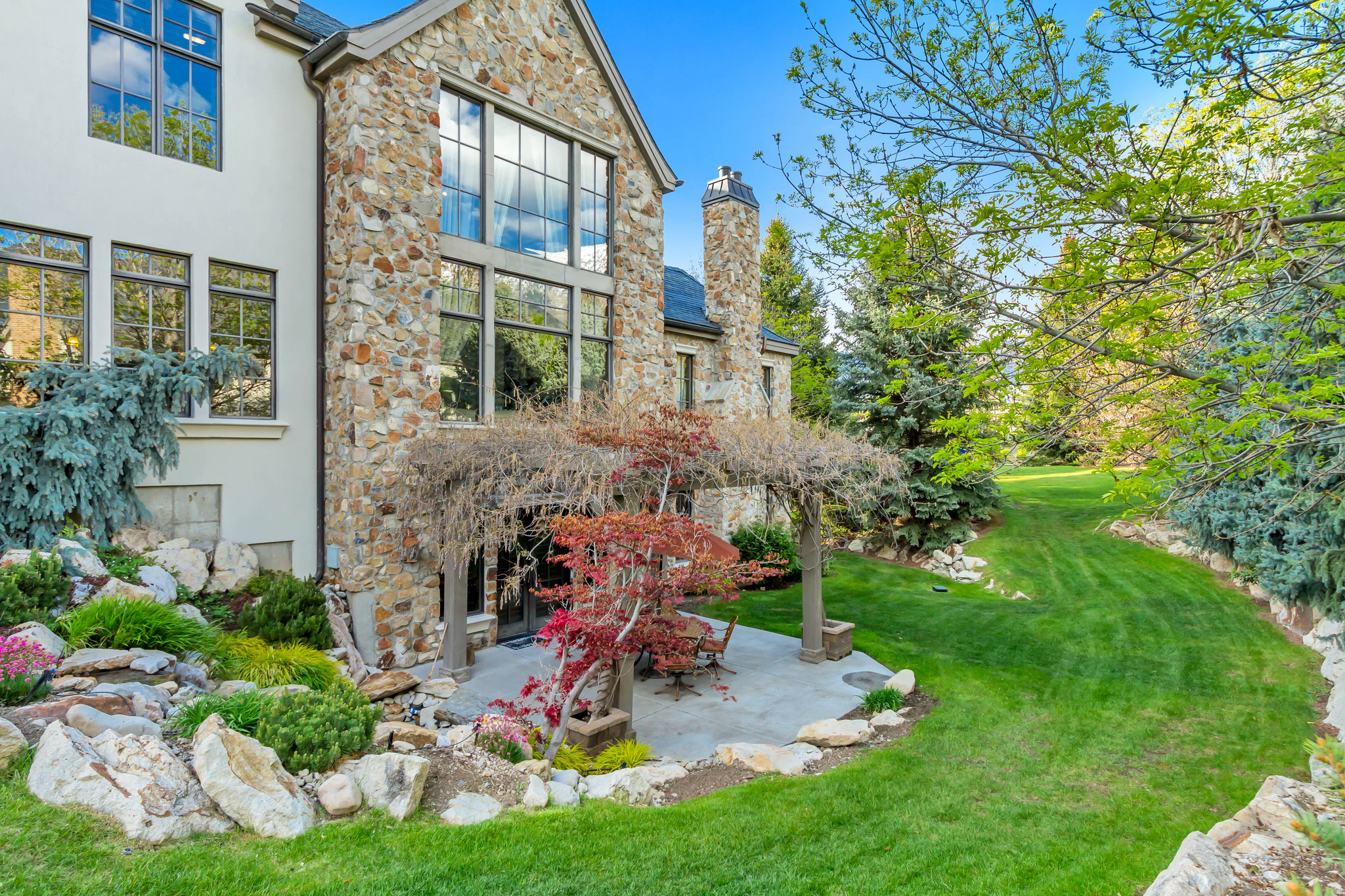 STONE GATE - Residential