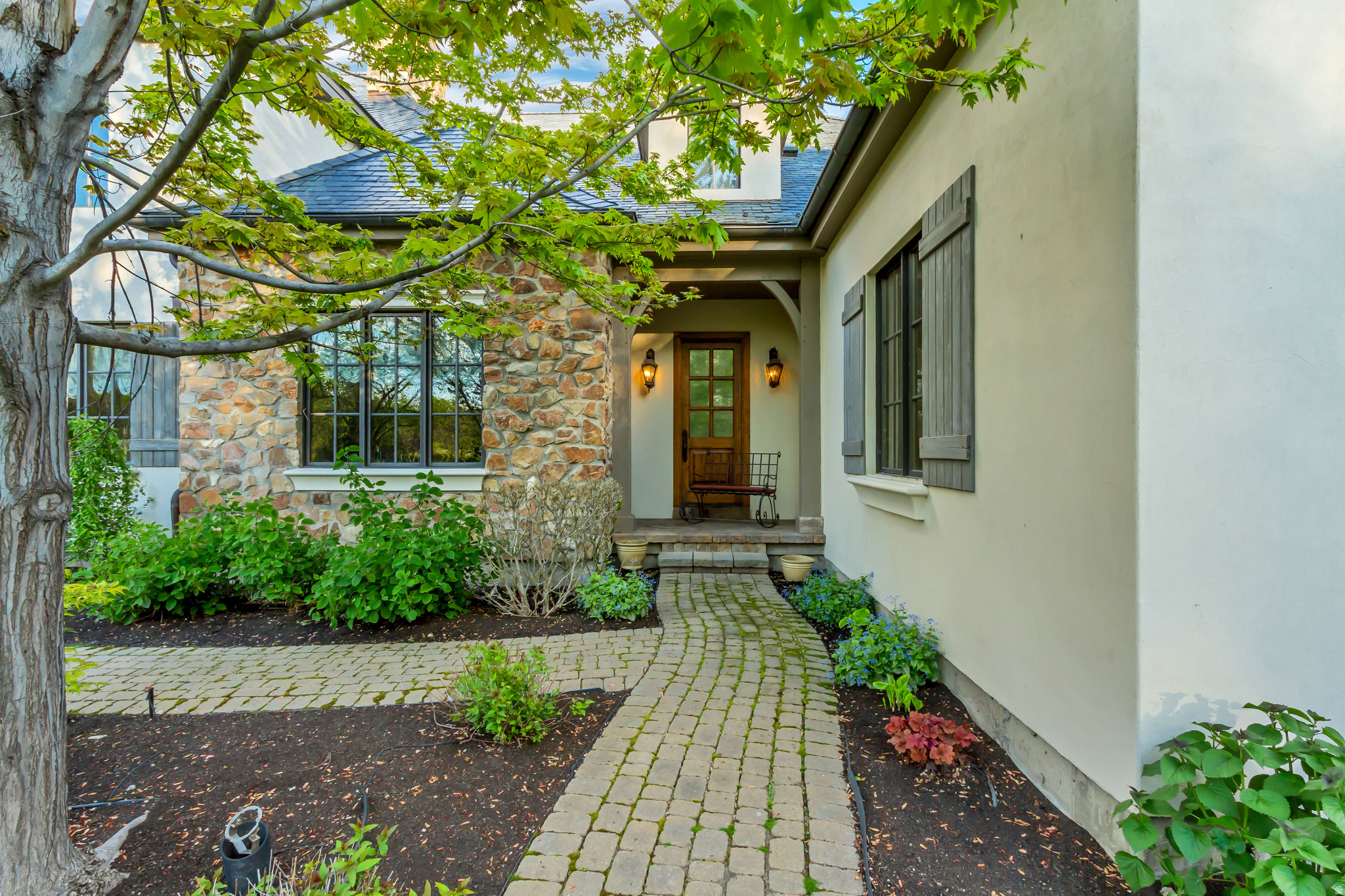 STONE GATE - Residential