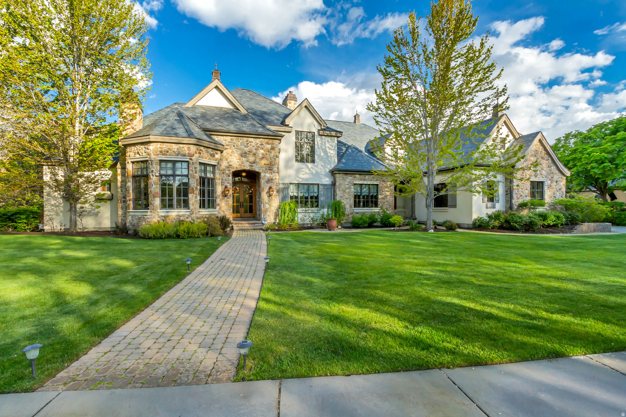 STONE GATE - Residential